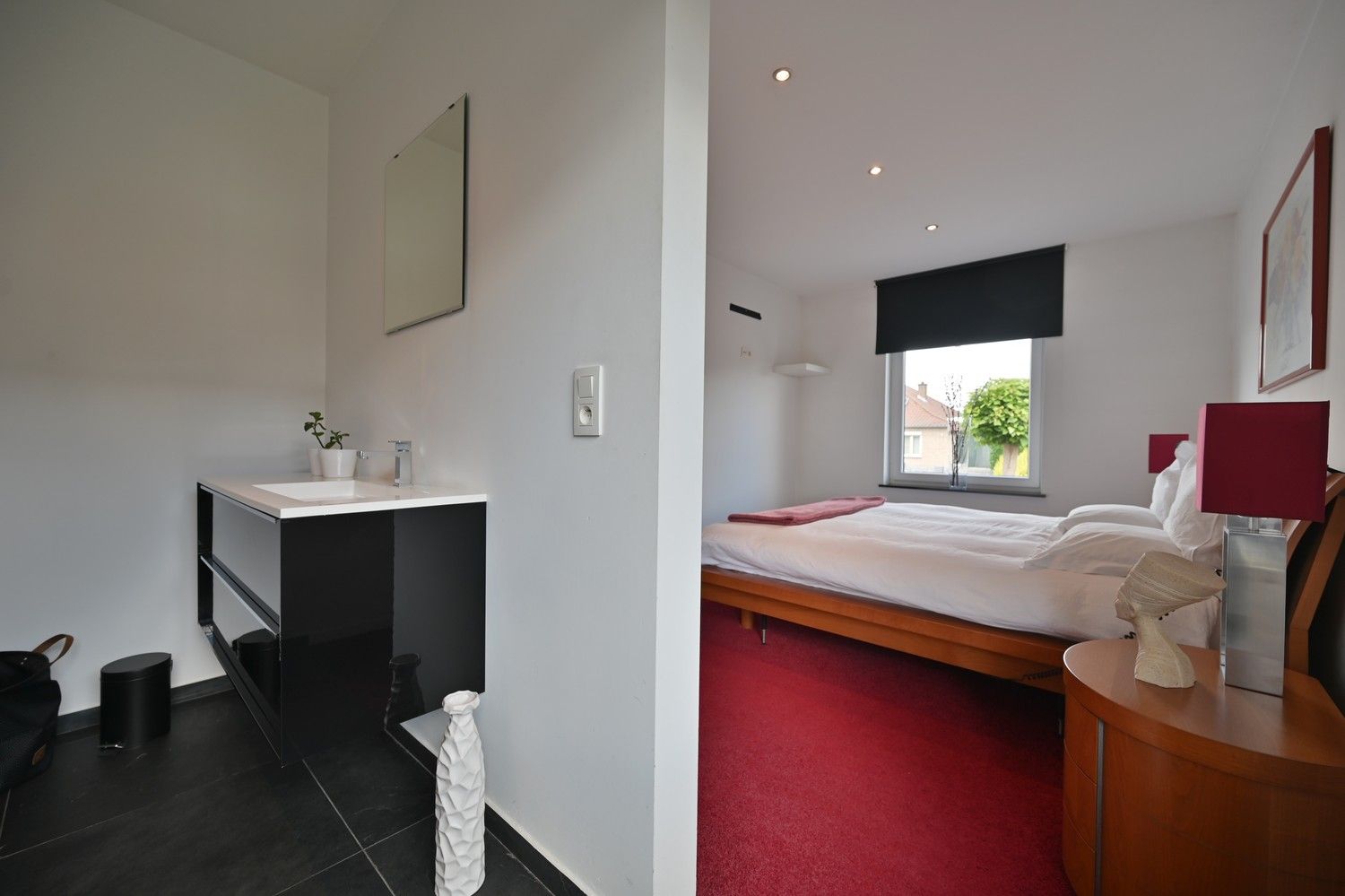 Ruime woning met zwembad en royaal poolhouse, op rustige locatie in Rekem, direct grenzend aan velden foto 33