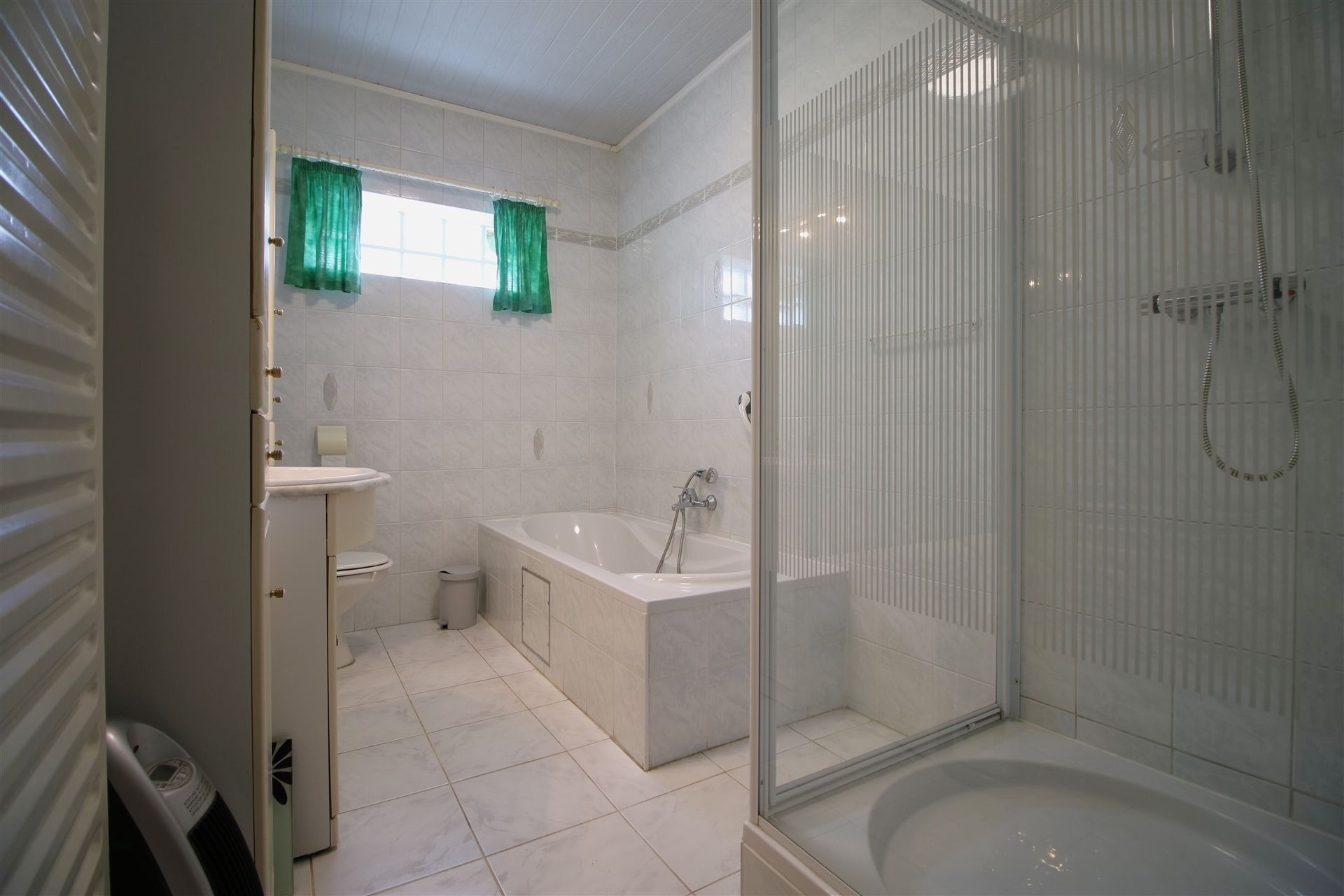 Op te frissen bungalow met 3 slaapkamers foto 17