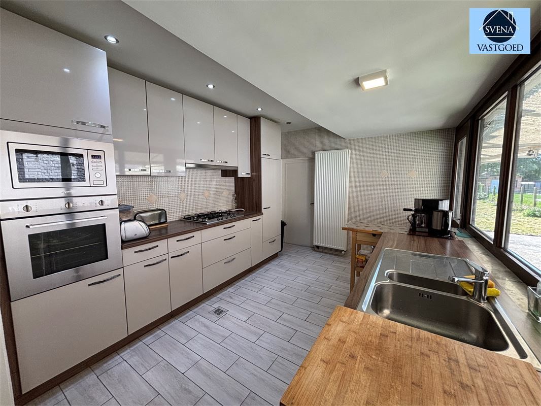 RUSTIG GELEGEN WONING MET 5 SLAAPKAMERS EN GARAGE foto 5