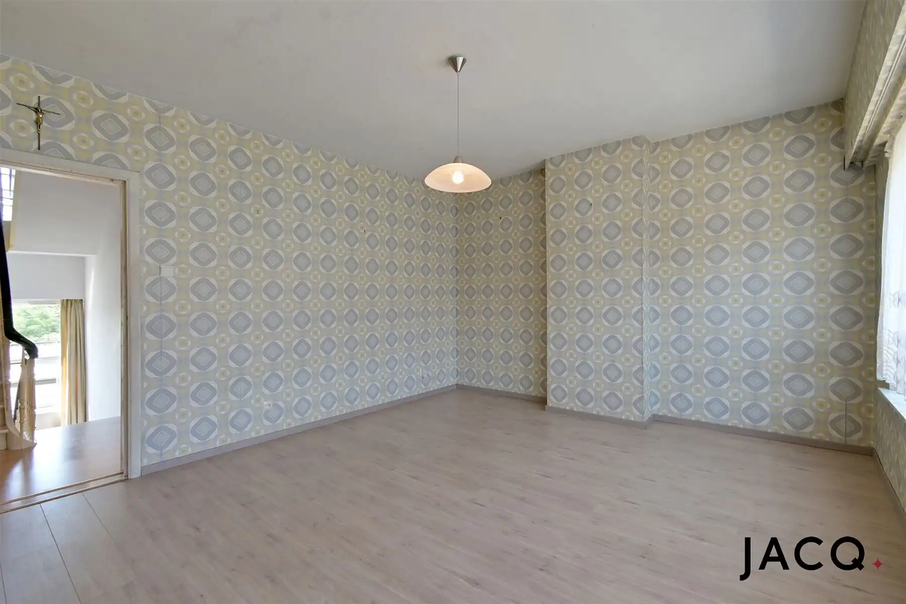 Te renoveren woning met 4 slpk's, terras (25m²) en garage! foto 11