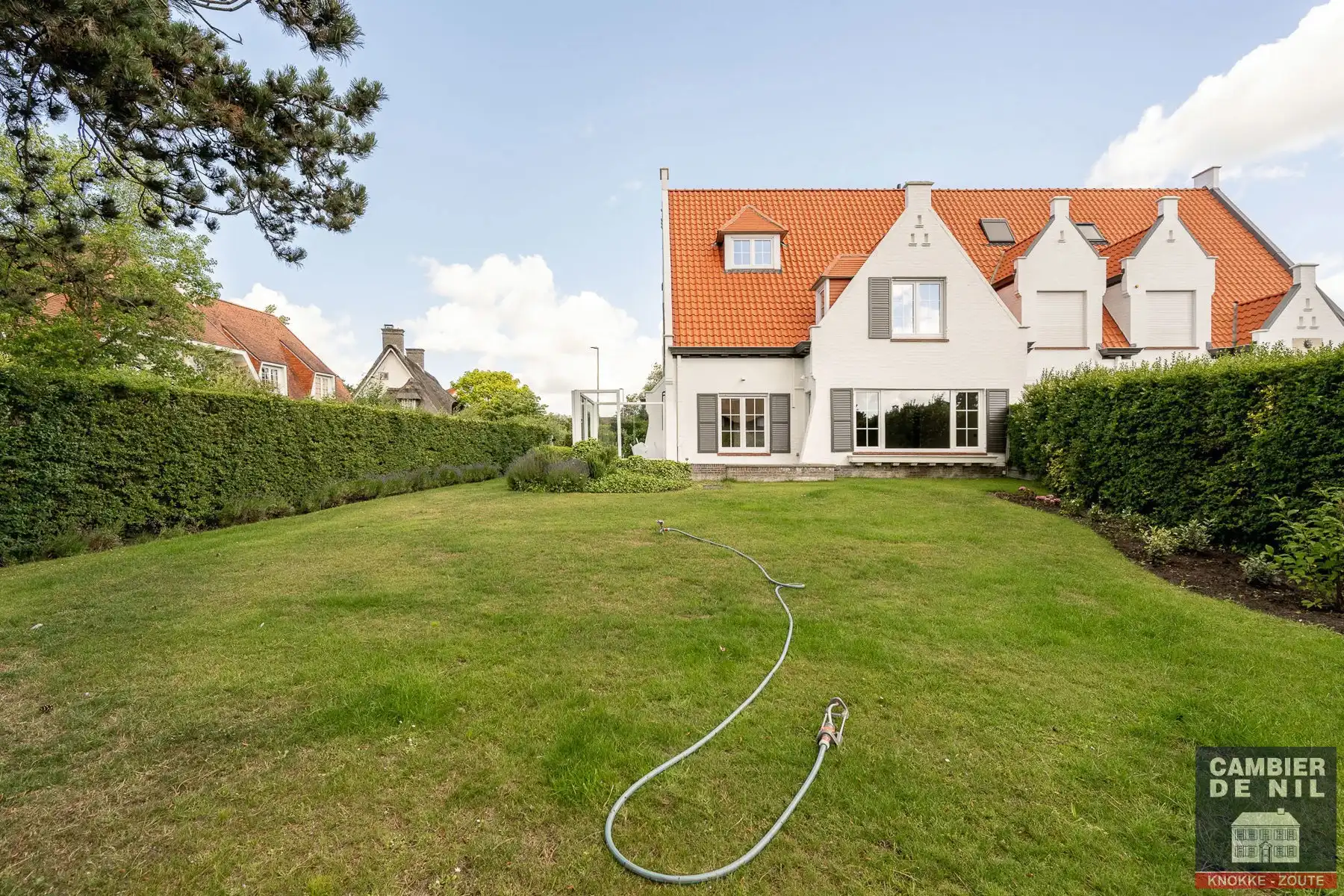 Charmante, ongemeubelde koppelvilla gelegen nabij Minigolf  foto 3