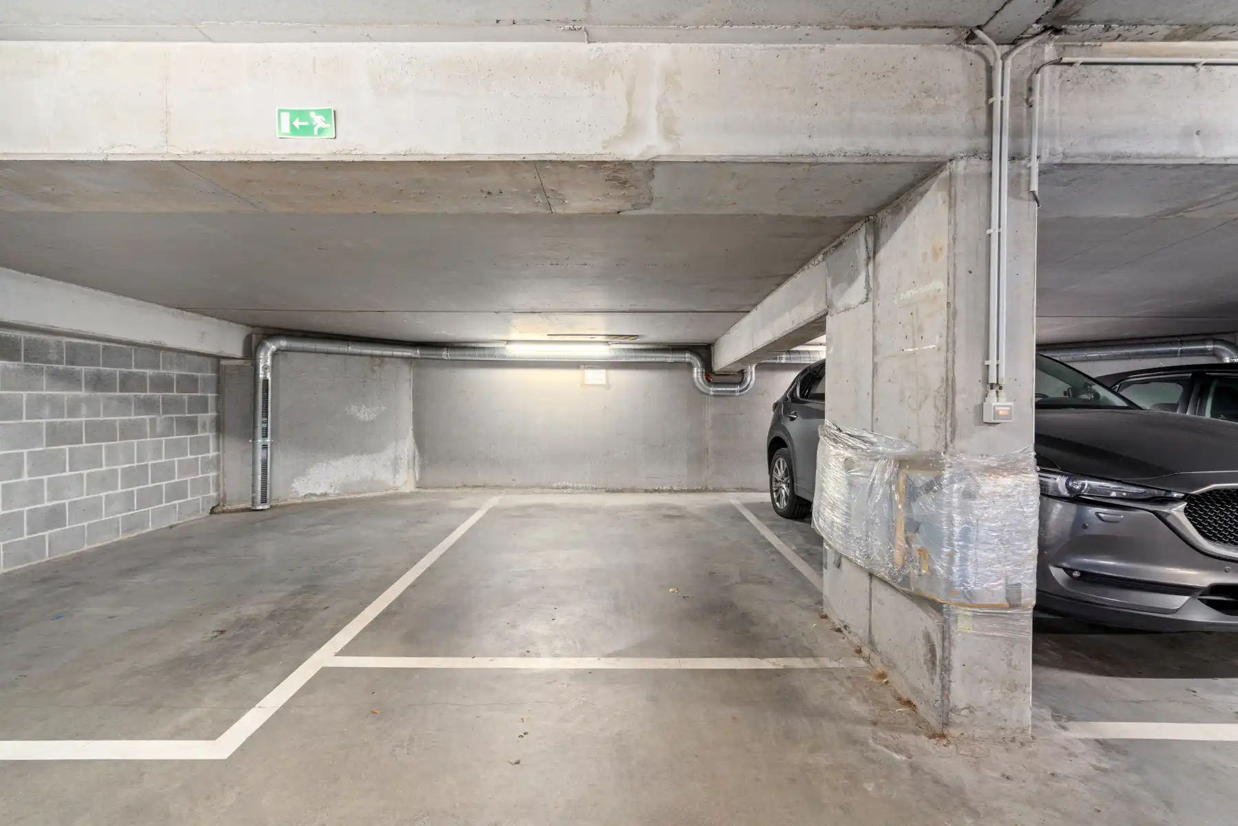 Gelijkvloers appartement 2 slaapkamers + terras + parking foto 14