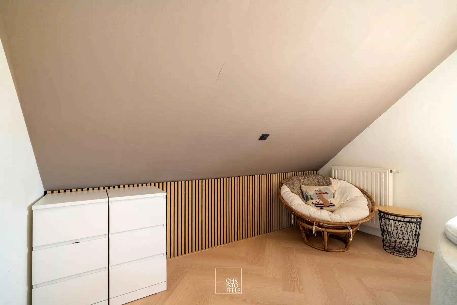 Stijlvol gerenoveerd 2-slaapkamerappartement (101m²) met garagebox in Lanaken!  foto 13