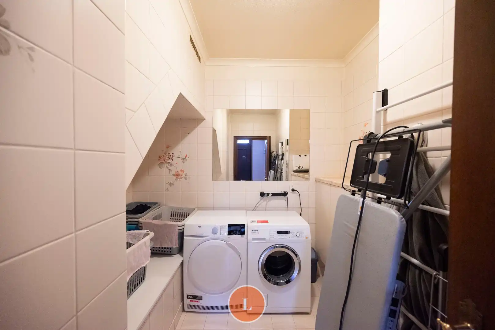 Ruime gezinswoning met grote tuin en uitweg te koop in Menen. foto 11