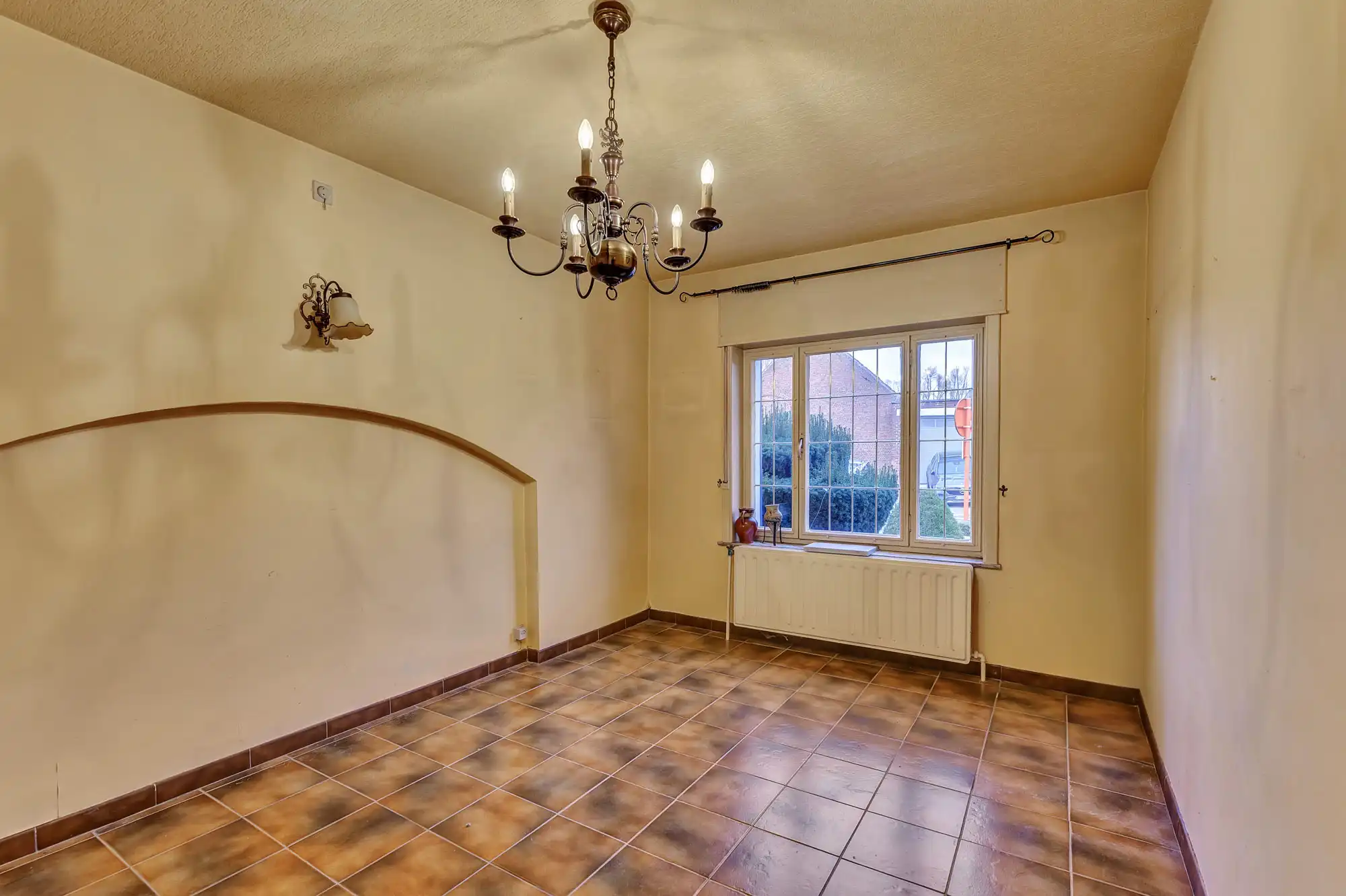 Te renoveren HOB met ruime garages en tuin foto 10