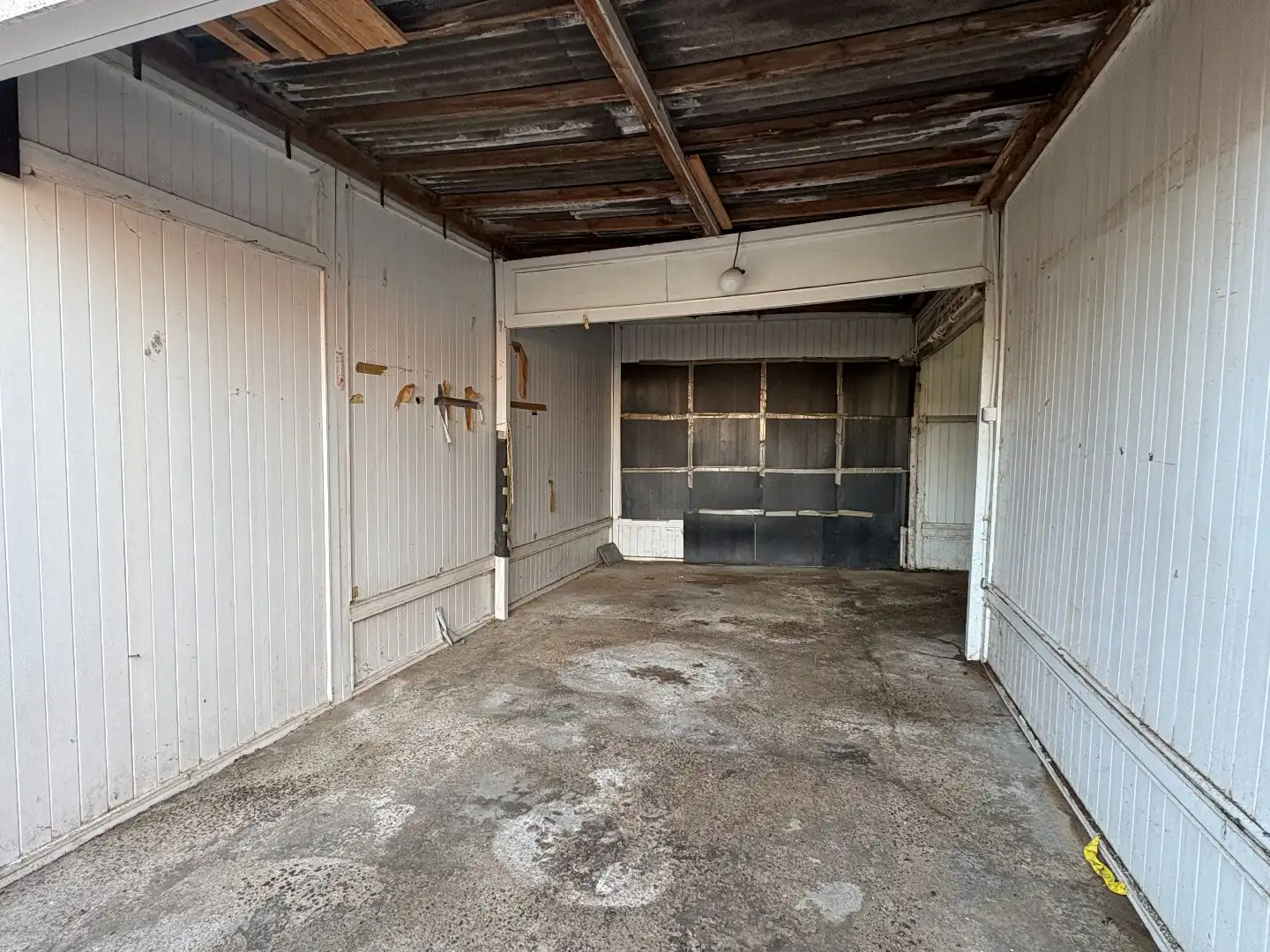 Gelijkvloerse woning op 537 m² met oprit, garage en 5 kamers foto 15