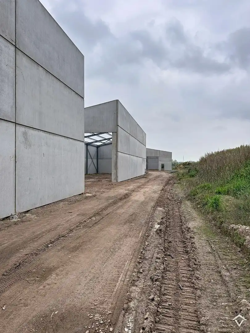 Loods NR A te koop – 180 m² KMO-zone Ardopoort te Roeselare foto 4