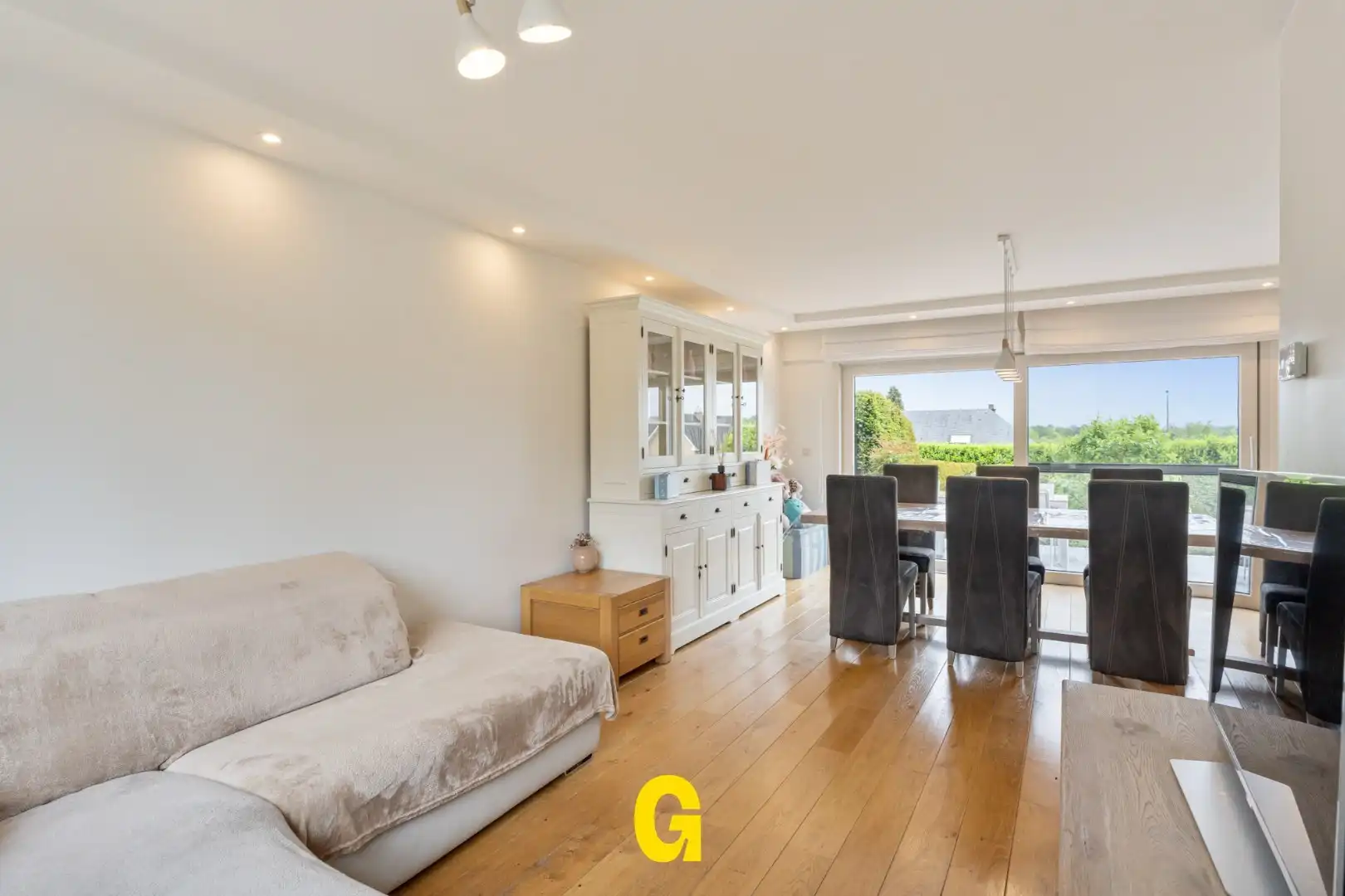 Knappe grondig gerenoveerde woning met drie slaapkamers, inpandige garage en tuin op 4a48ca, EPC label A. foto 8