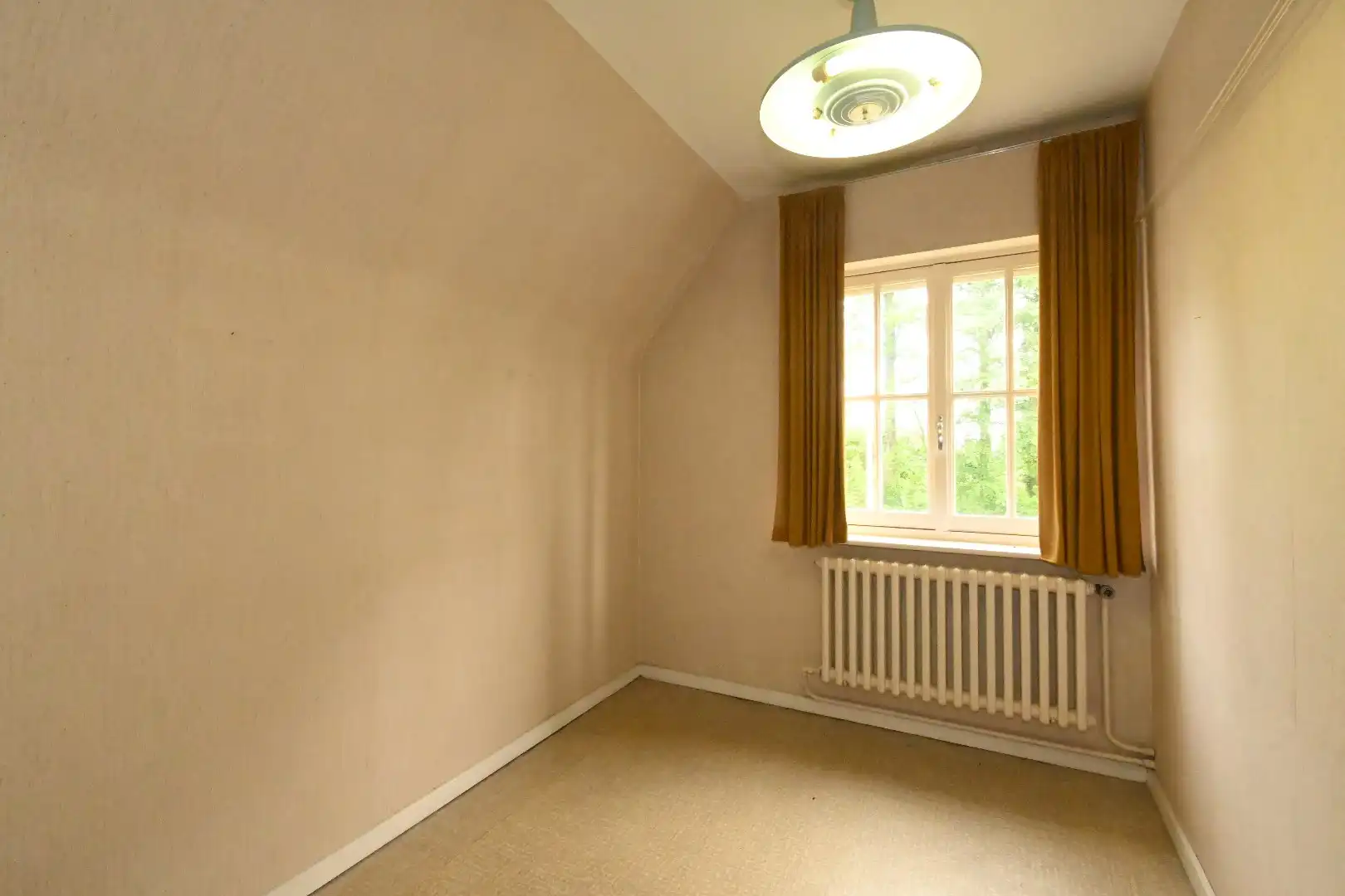 Alleenstaande woning met garage en tuin  foto 21
