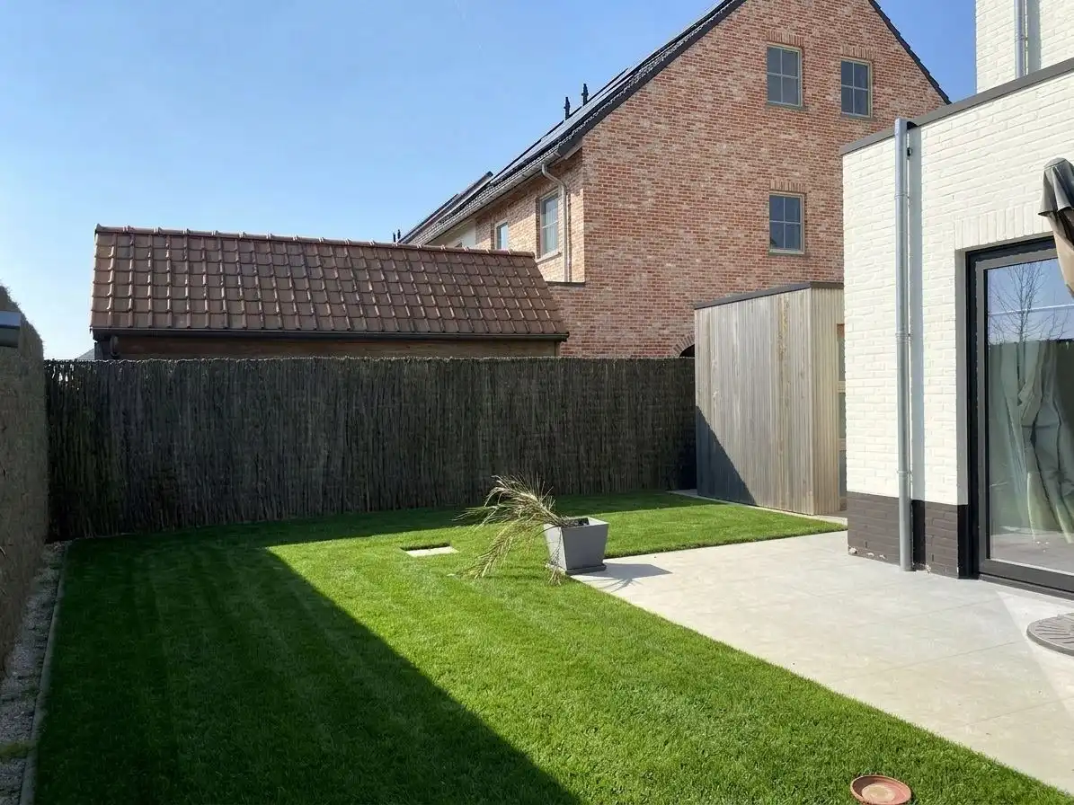 VERRASSEND RUIME WONING GELEGEN IN RUSTIGE WOONWIJK TE PITTEM foto 6