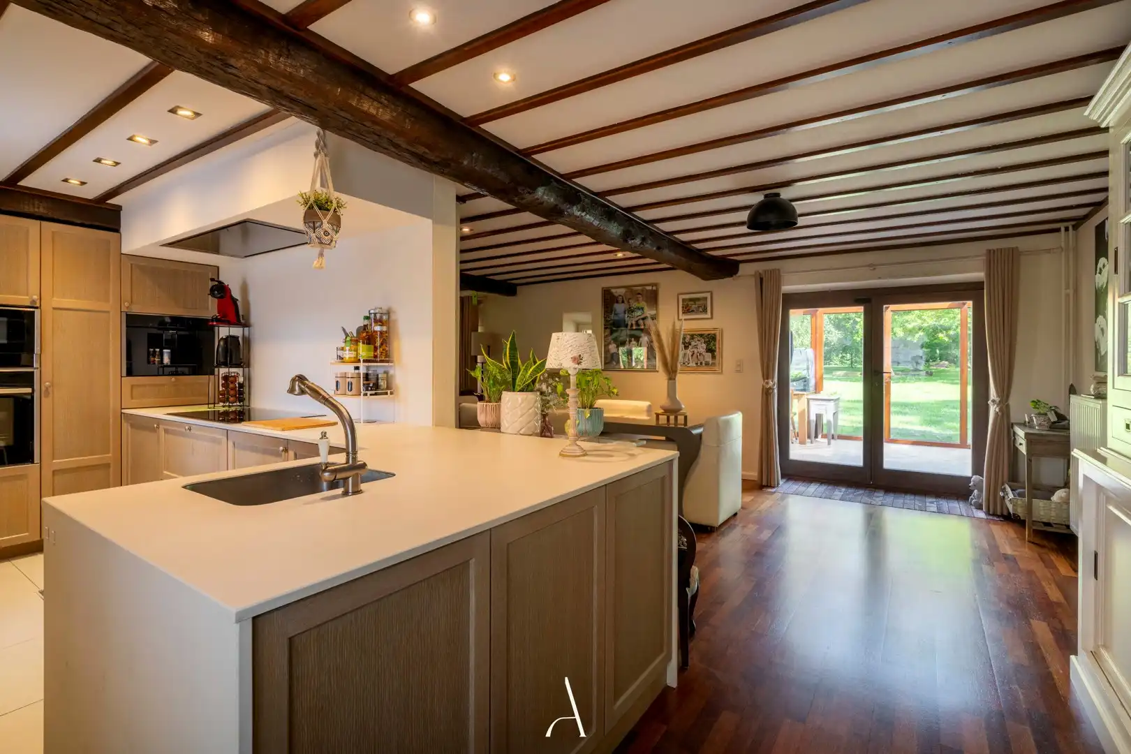 Authentieke langegevelhoeve op ruim 1 hectare in landelijke omgeving van Molenbeersel foto 8