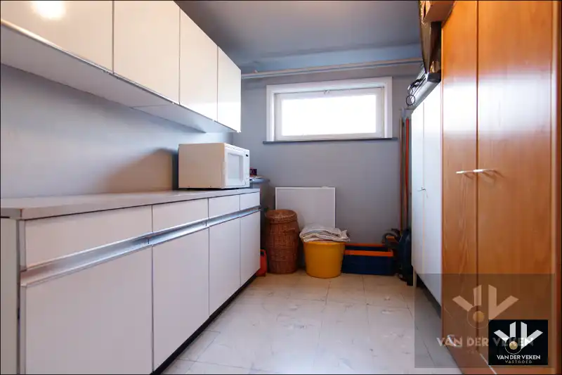 SPLIT-LEVEL WONING OP PERCEEL VAN 07a80ca ZEER GOEDE BEREIKBAARHEID foto 15