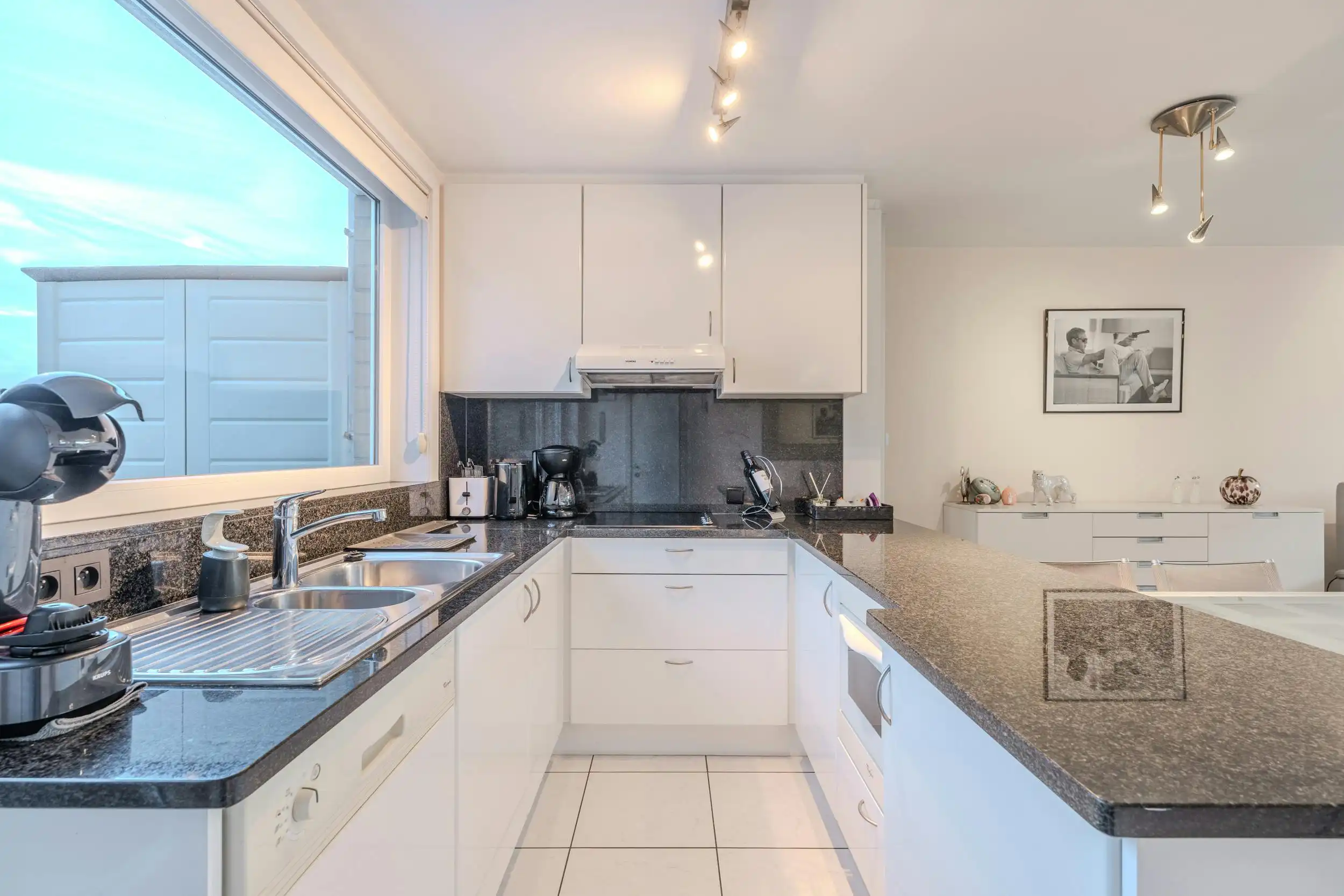 Prachtig appartement met ruime terrassen en zijdelings zeezicht! foto 8
