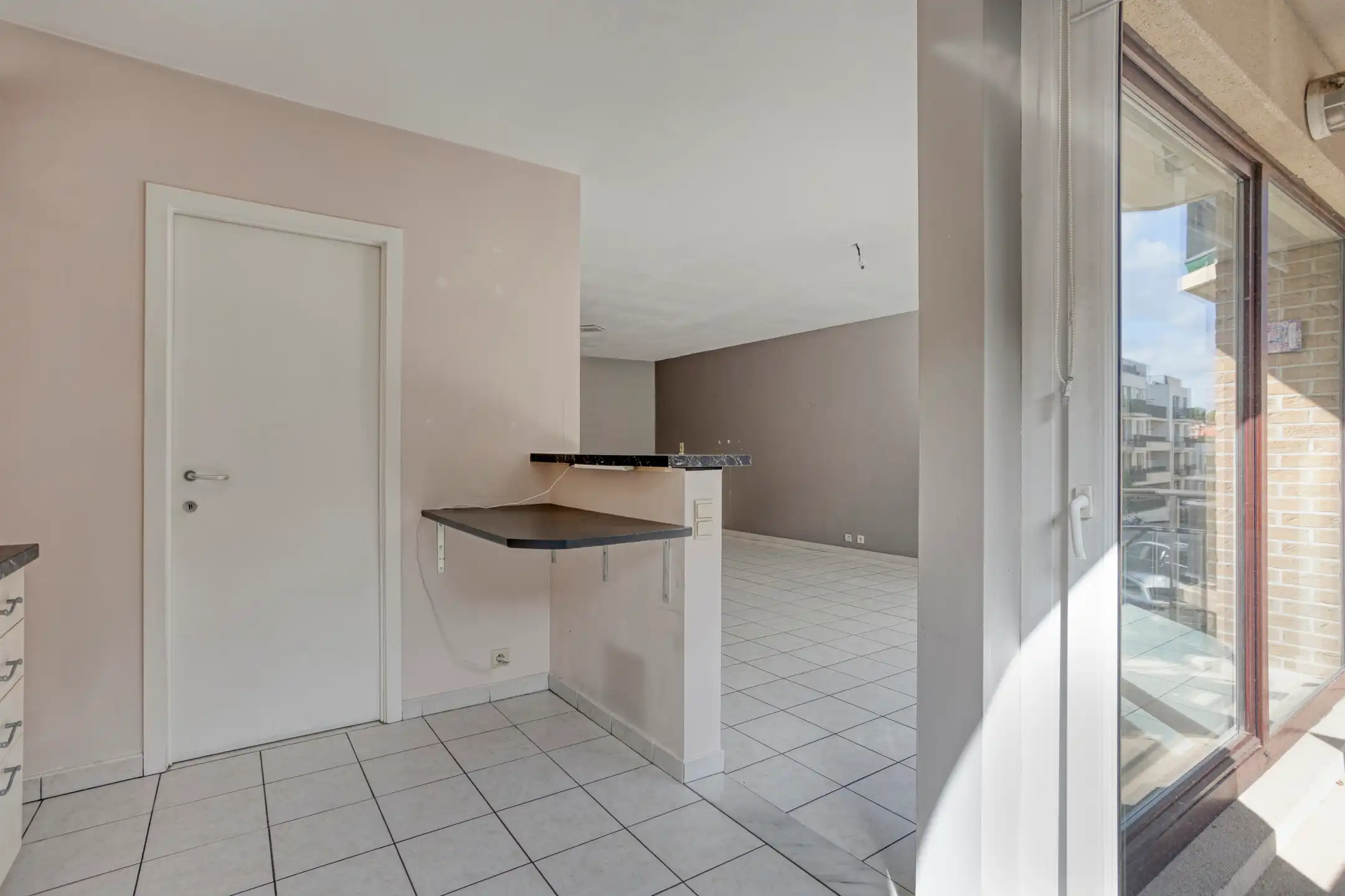 Instapklaar appartement met 2 slaapkamers en 2 terrassen foto 9