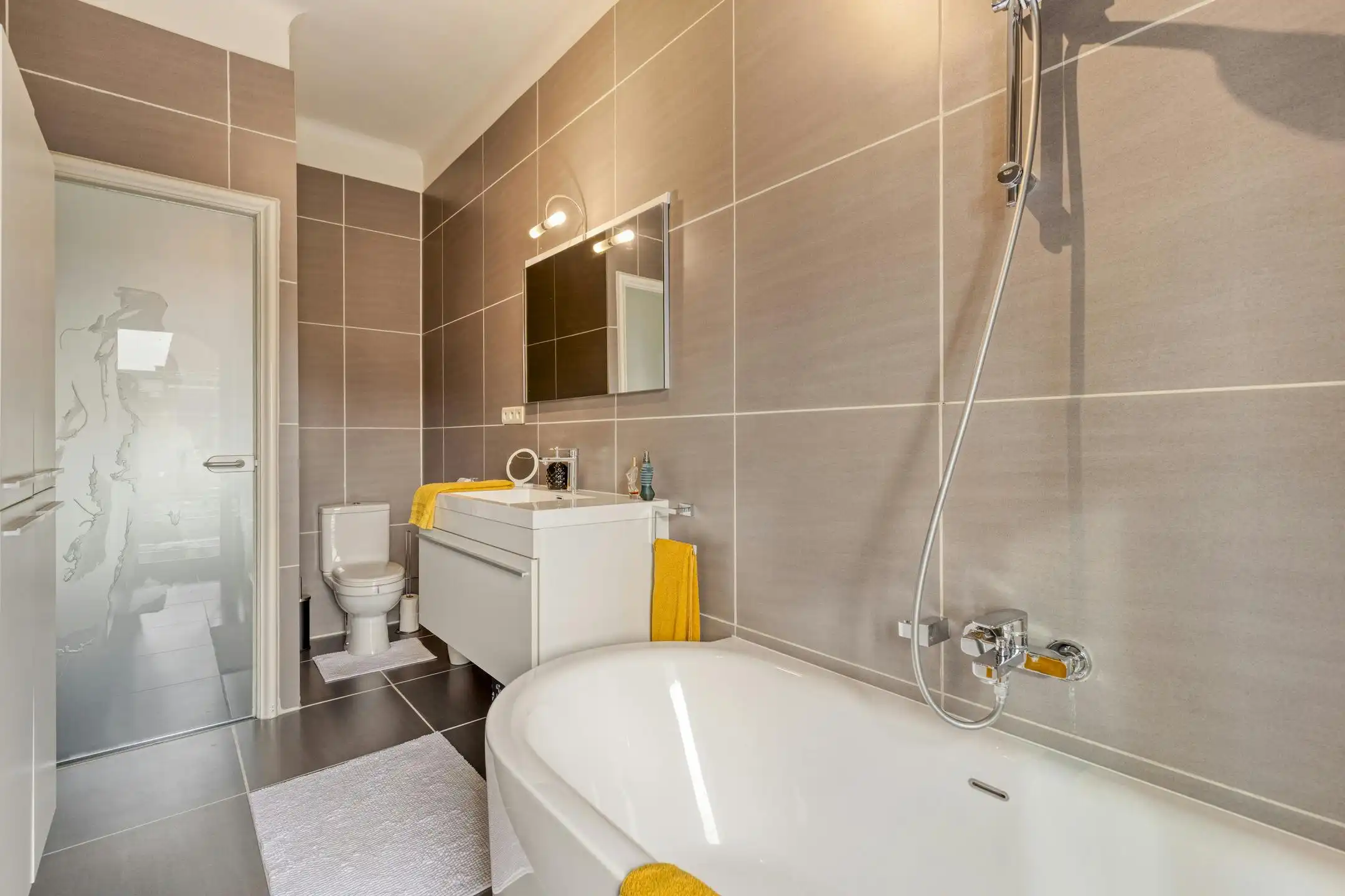 Zeer ruime centraal gelegen herenwoning in Sint-Niklaas foto 18