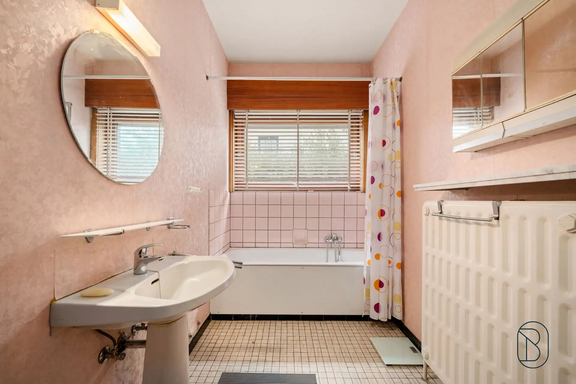 Degelijke villa met prachtig open zicht. foto 15