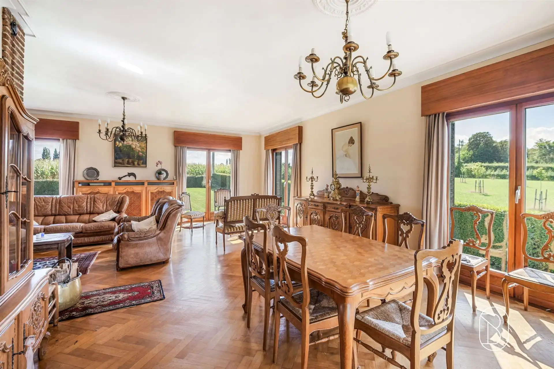 Degelijke villa met prachtig open zicht. foto 15