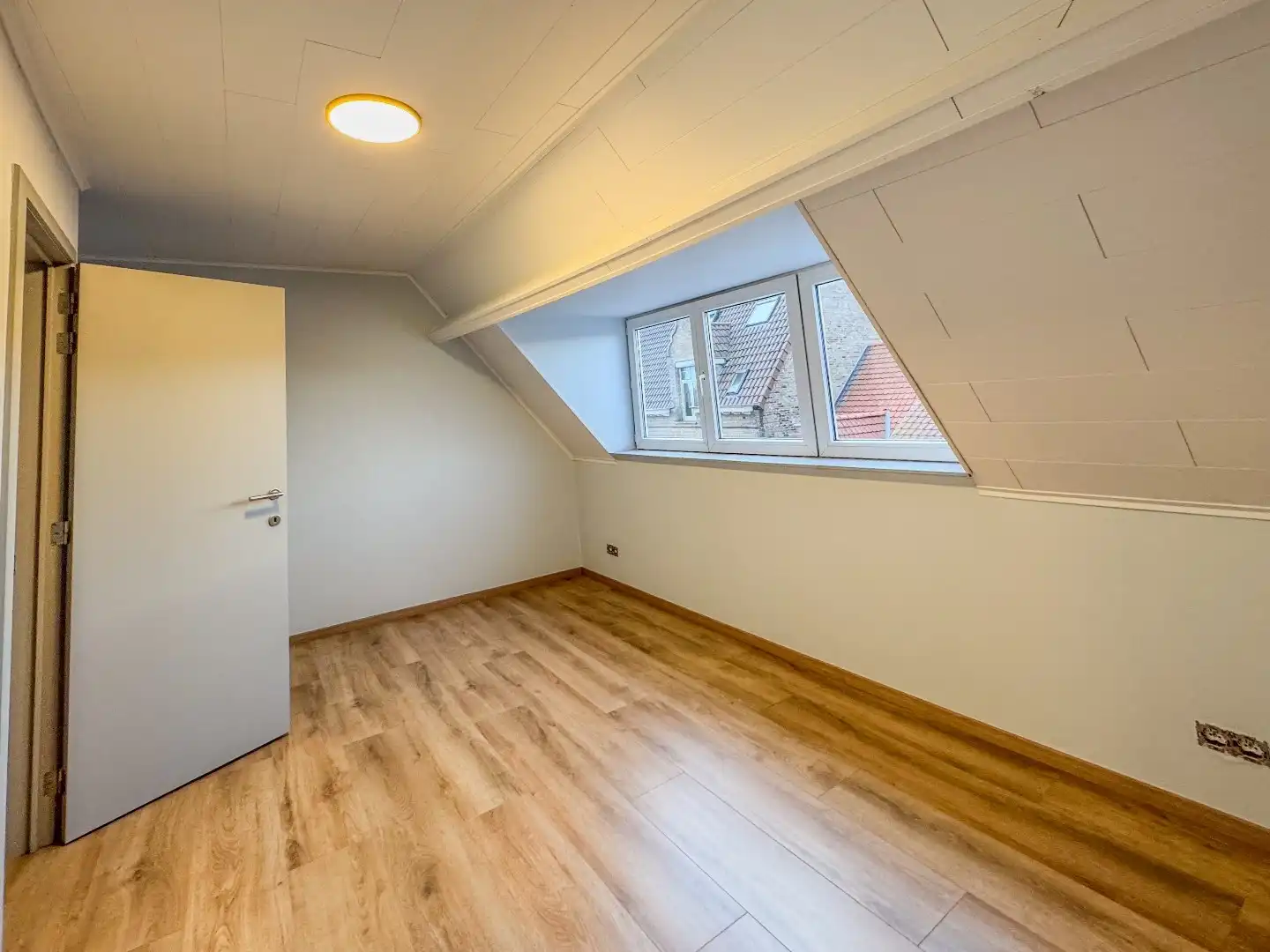 Verrassend ruime woning met 3 slaapkamers en polyvalente ruimte. foto 7