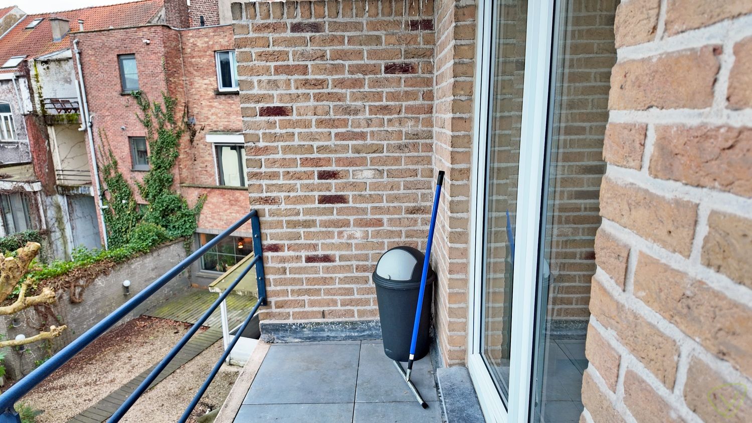 Instapklaar éénslaapkamerappartement met sterk investeringspotentieel in Eeklo foto 12
