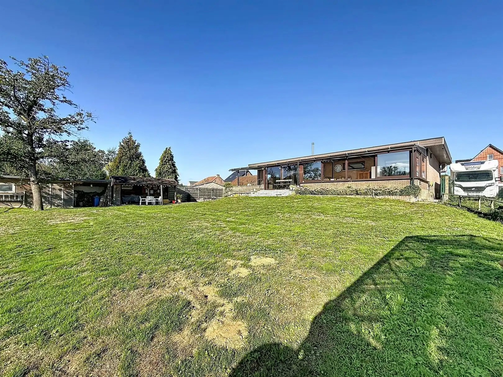 Ruime open bebouwing (bungalow), 3 slpks, 14a 10ca foto 4