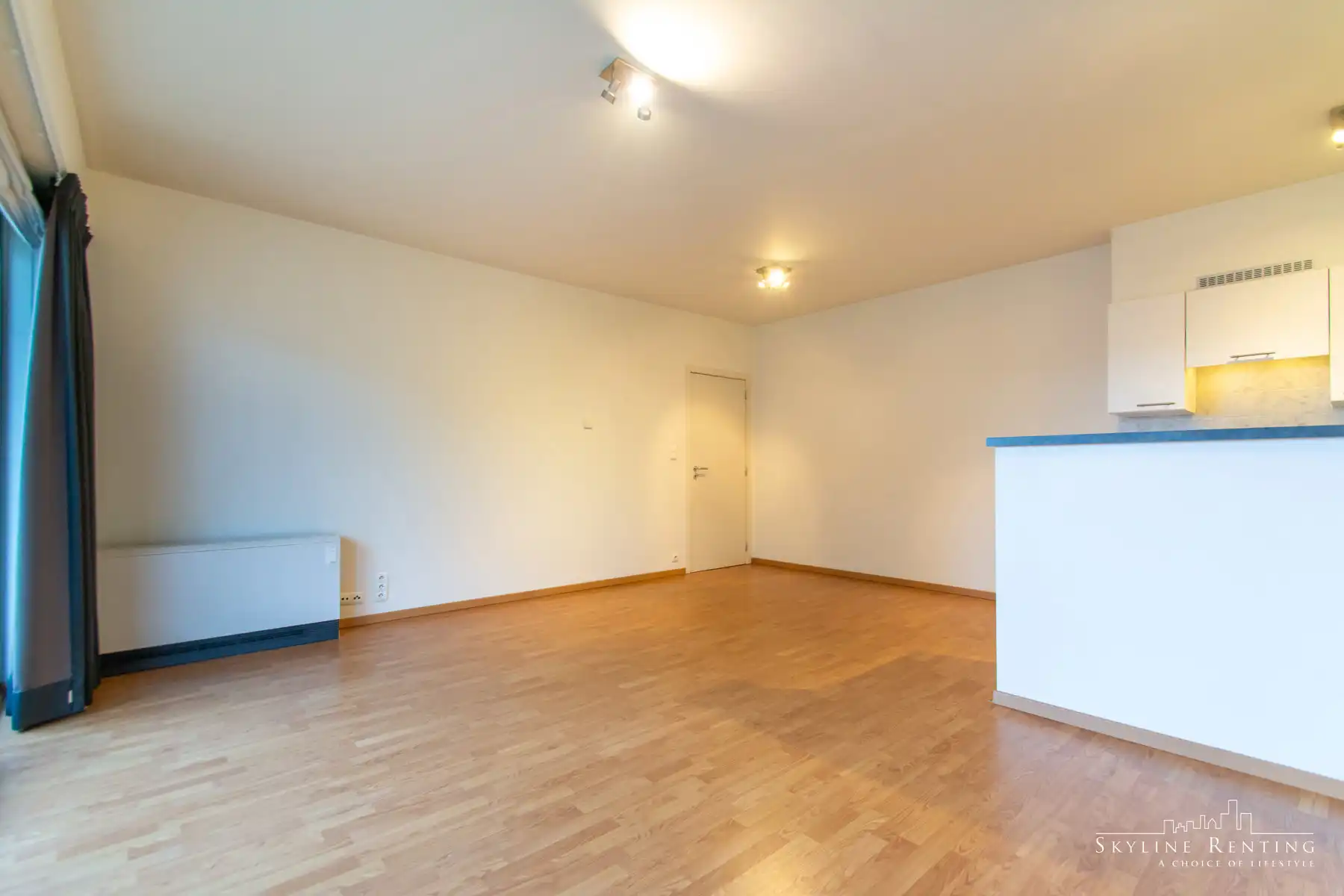 Prachtig ongemeubeld appartement met 2 KAMERS + 2 badkamers foto 4