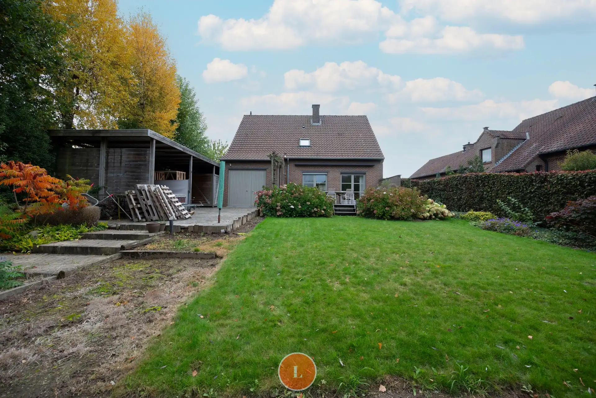 Alleenstaande woning in groene residentiële wijk foto 11