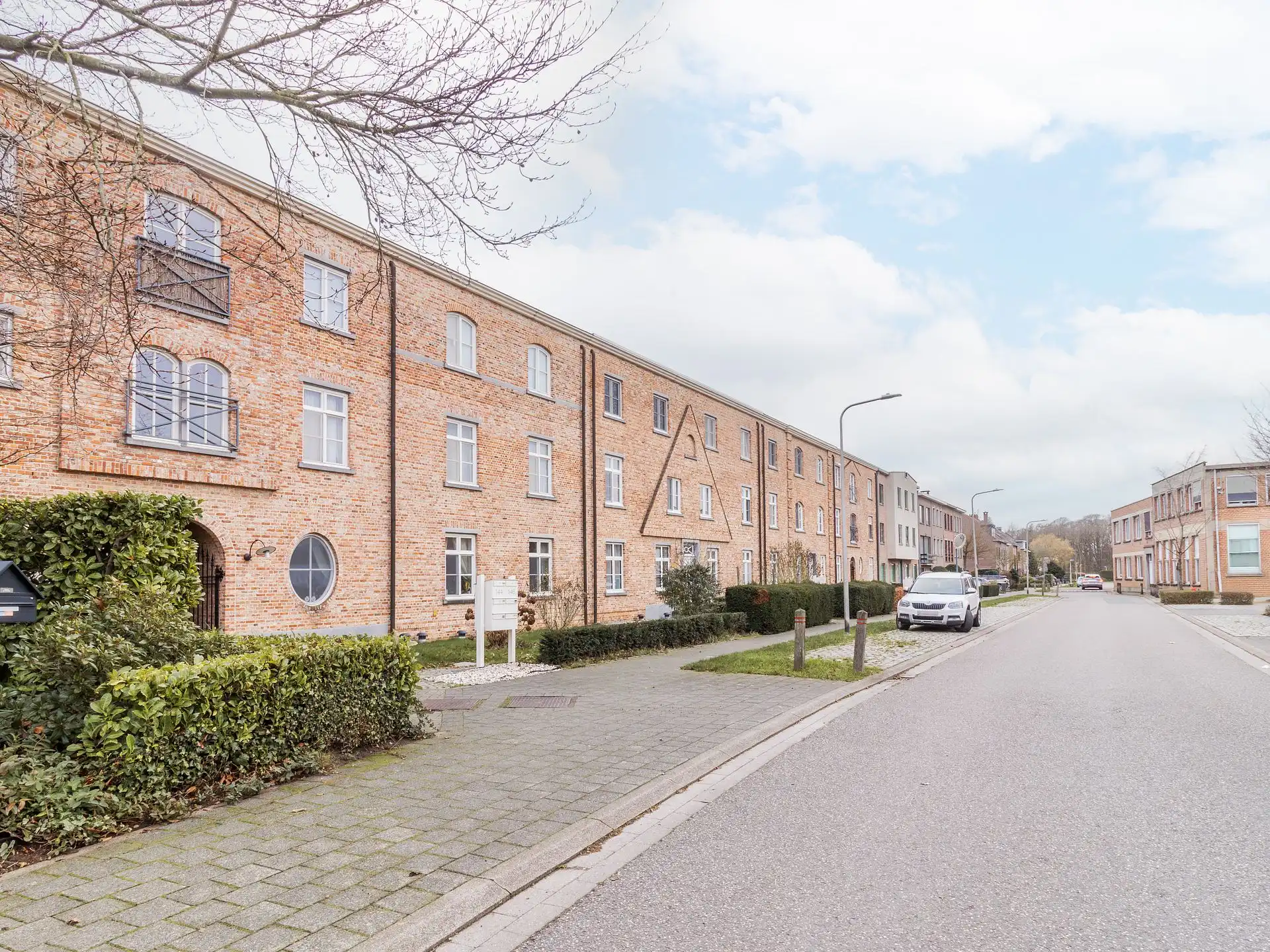 Gelijkvloers appartement met grote tuin en garage foto 2