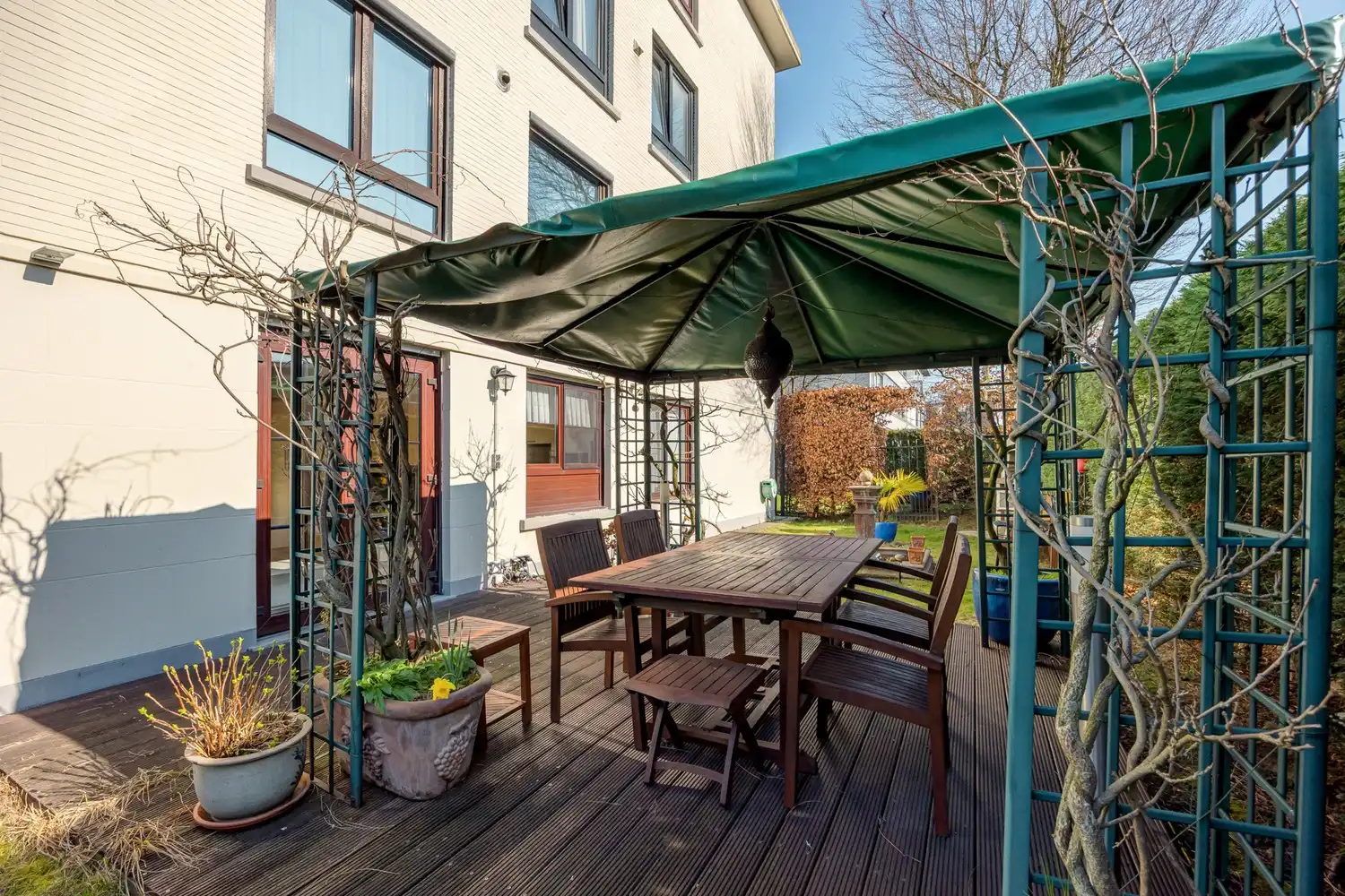 Instapklaar 3-slk gelijkvloersappartement met uitzonderlijke tuin (280m²) foto 2
