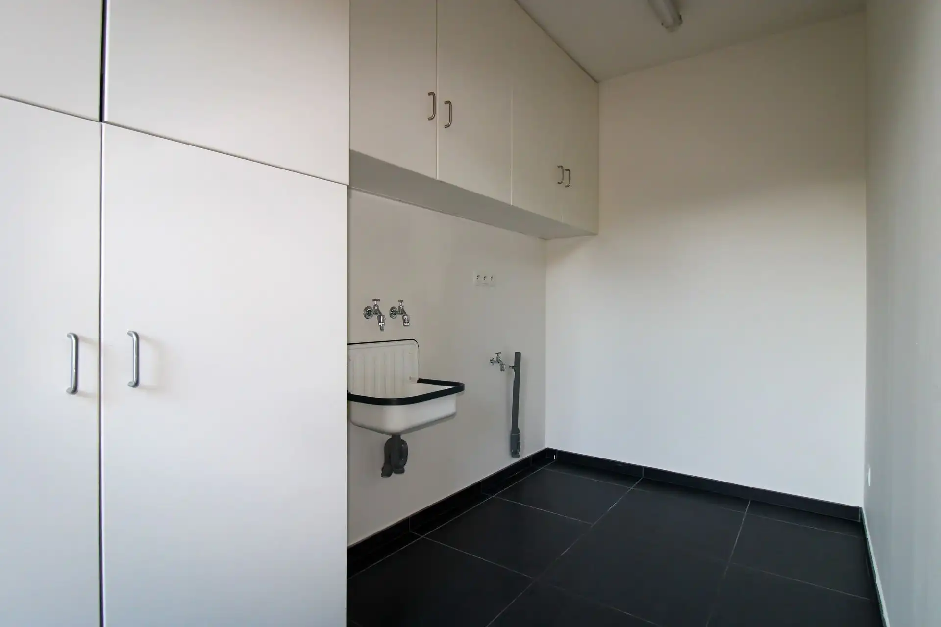 Instapklare gezinswoning met 3 slaapkamers, carport en onderhoudsvriendelijke tuin in het hart van Uikhoven! foto 9