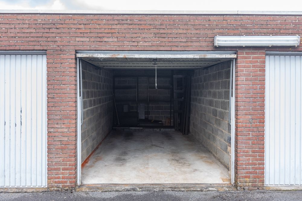 Vernieuwd 2 slaapkamer appartement met terras en garage foto 12