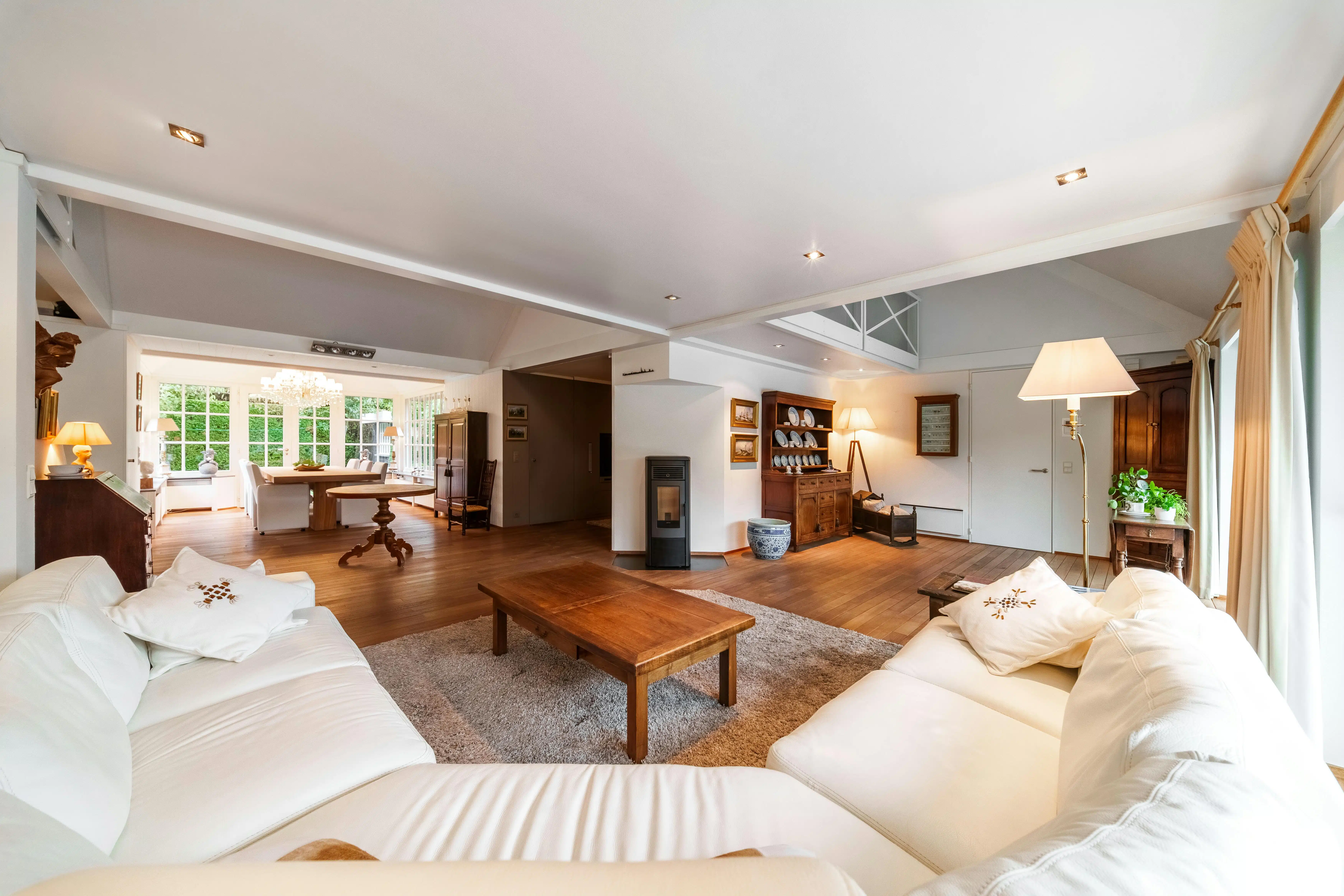 Villa met zwembad te koop in villawijk 't Motje in Roeselare foto 4