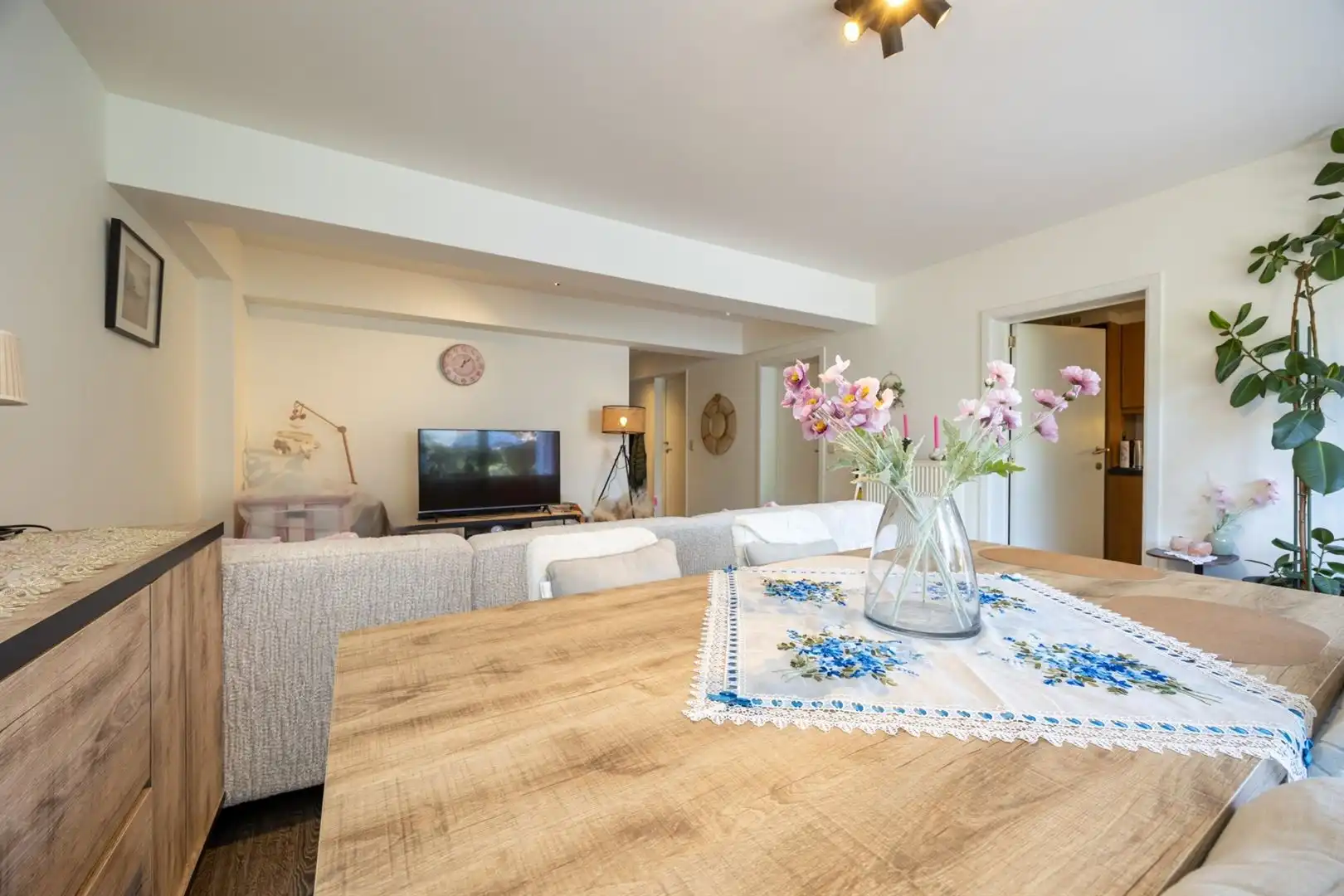 Gelijkvloers appartement met terras en parking op rustige locatie foto 9