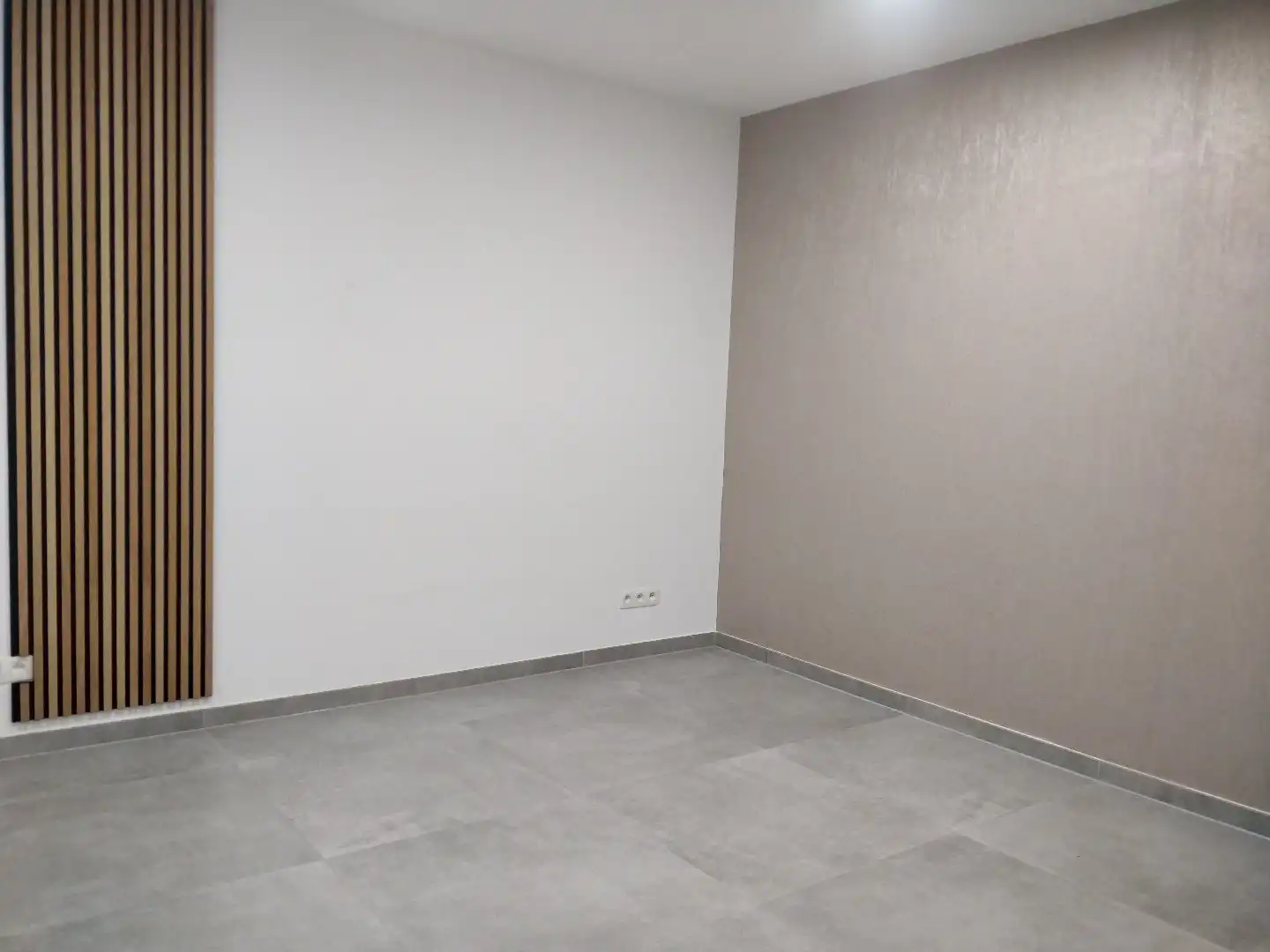 Handelspand met showroom en opslagruimte in het centrum van Lokeren. foto 6