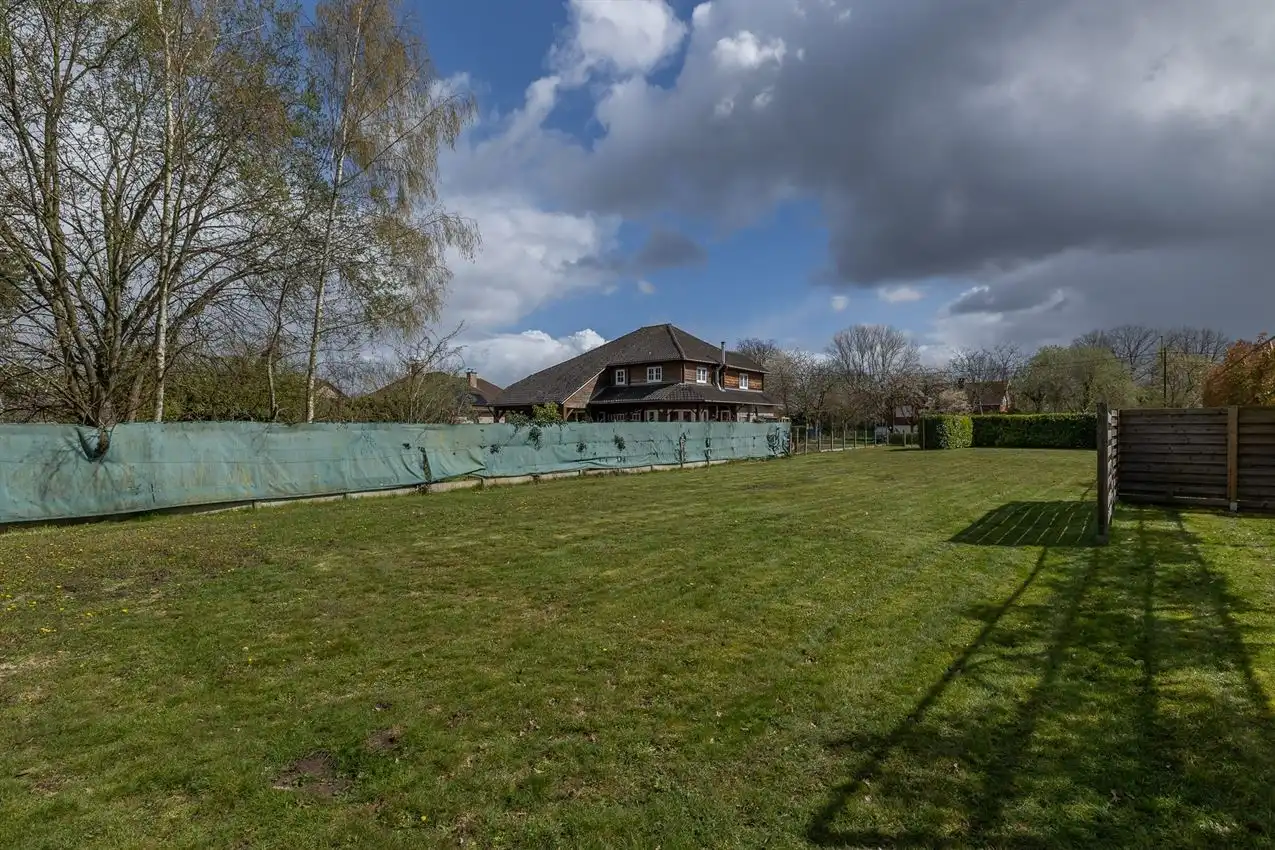 Villaperceel met klasse,  residentieel wonen omringd door groen. foto 2