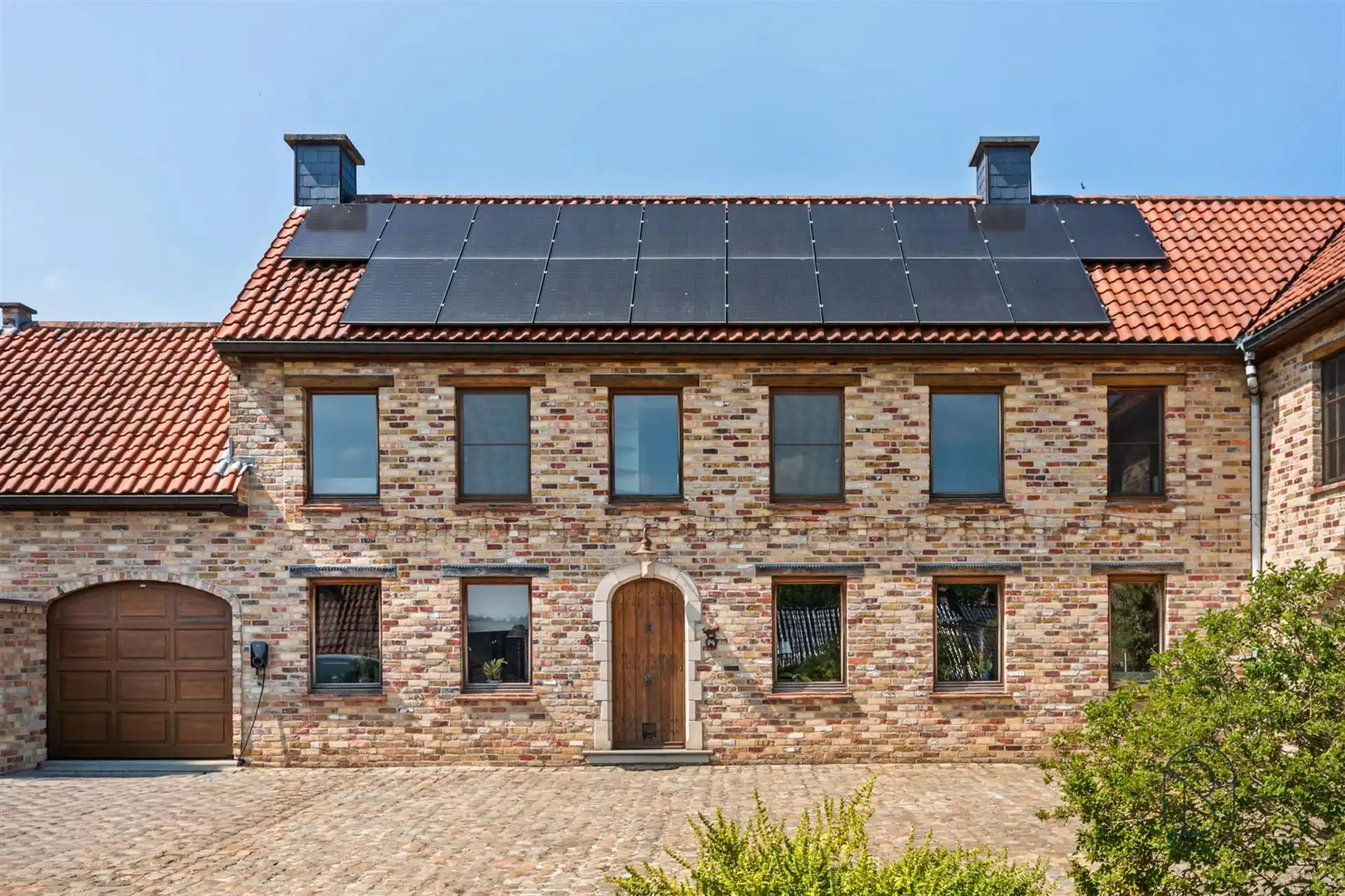 Ruime karakterwoning met 4 slk, grote tuin en charme. foto 2