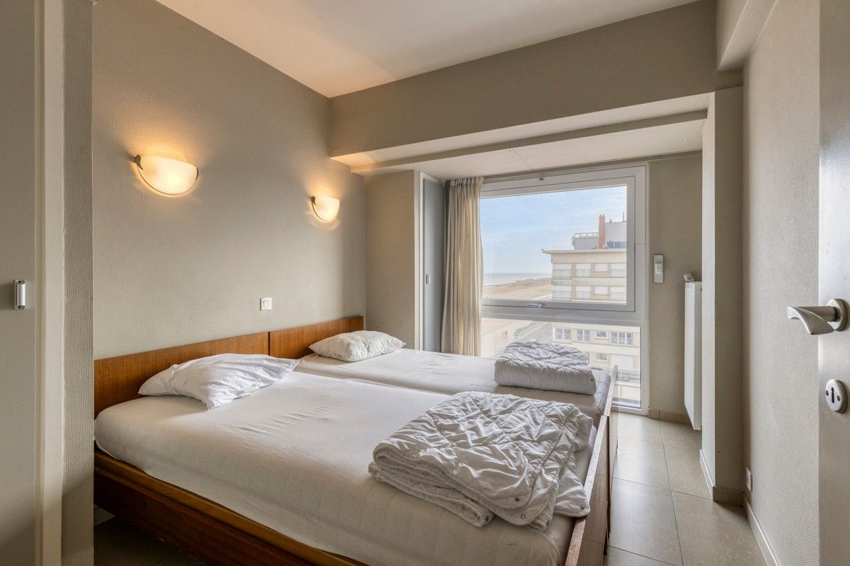 Panoramisch hoekappartement te koop op de Zeedijk van Sint-Idesbald! foto 11