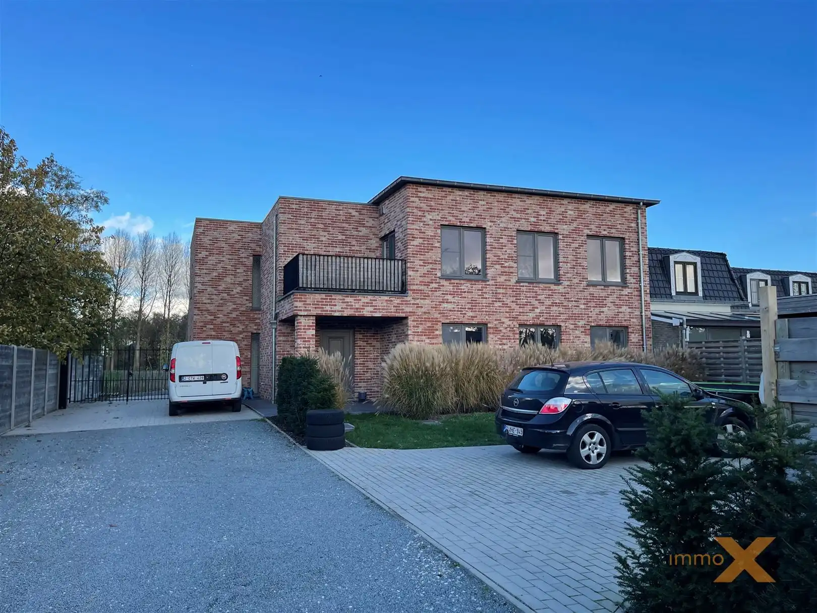 Heel ruim gerenoveerd appartement met leuk terras foto {{pictureIndex}}