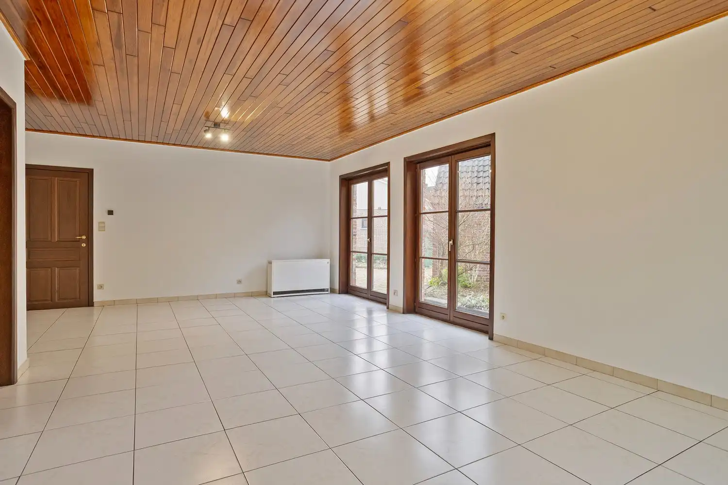 Ruime halfopen gezinswoning met 4 slaapkamers, garage en tuin gelegen in een residentiële straat te Drongen foto 6