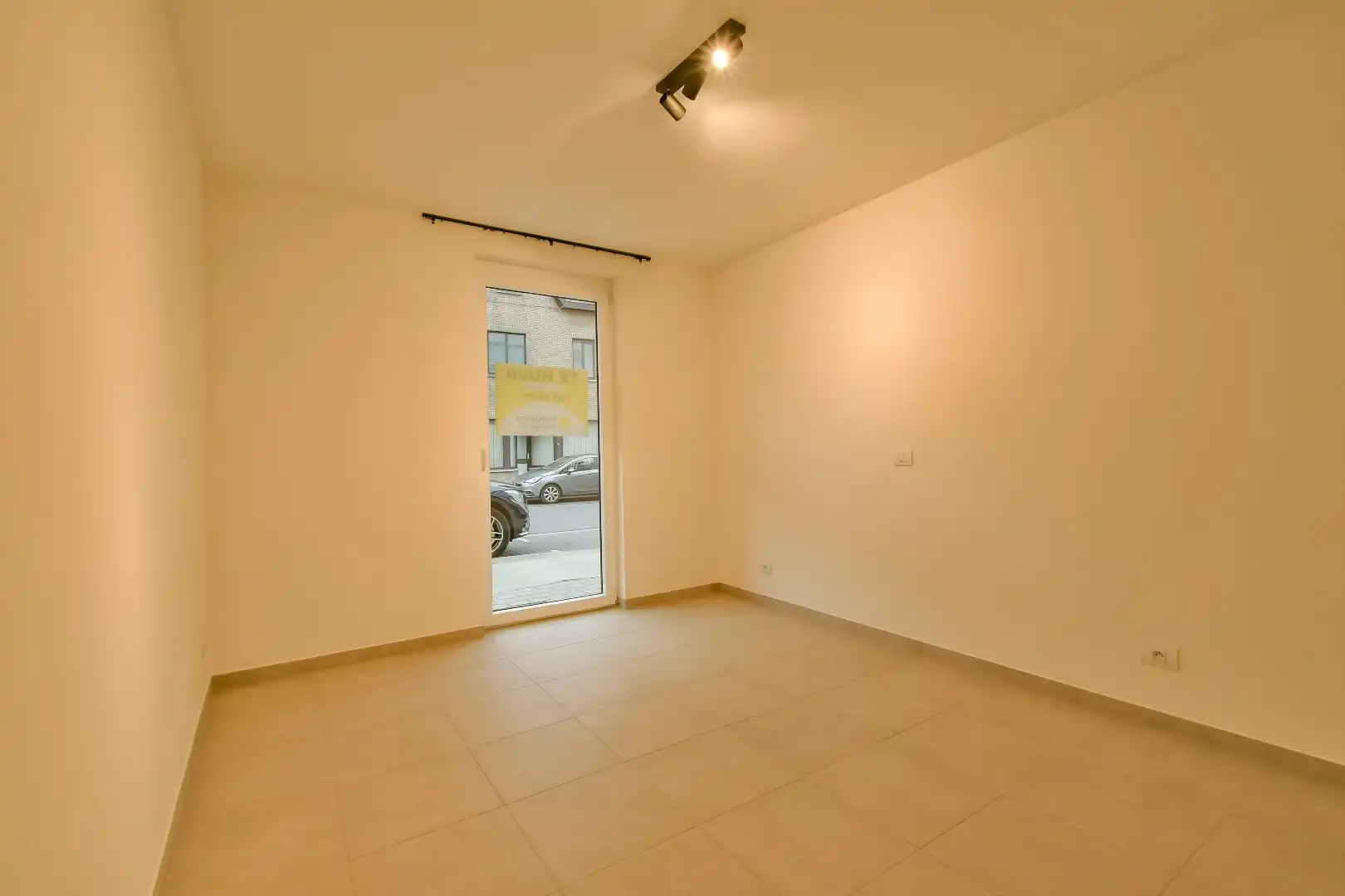 Gelijkvloerse appartement te huur in centrum Torhout! foto 5