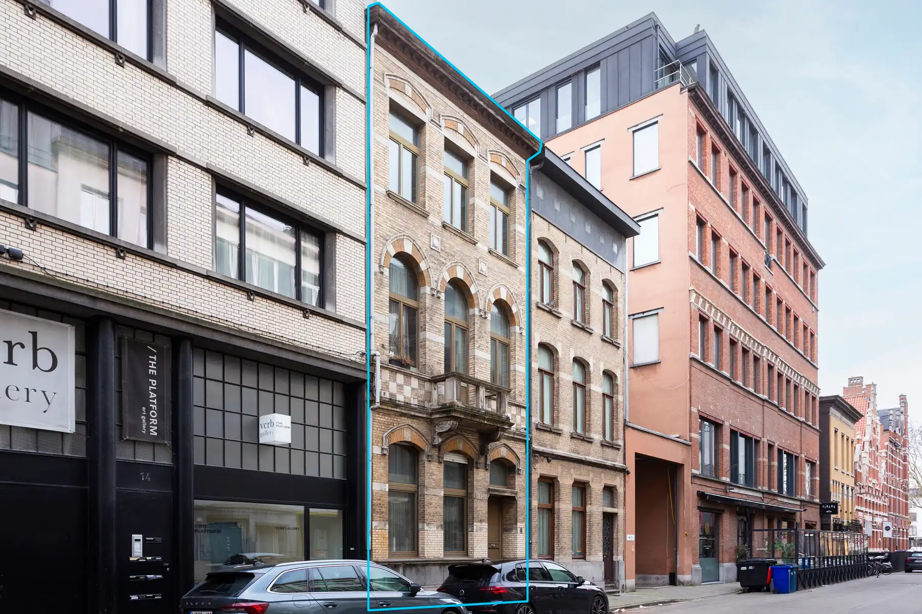 Te renoveren herenwoning nabij het KMSKA foto {{pictureIndex}}