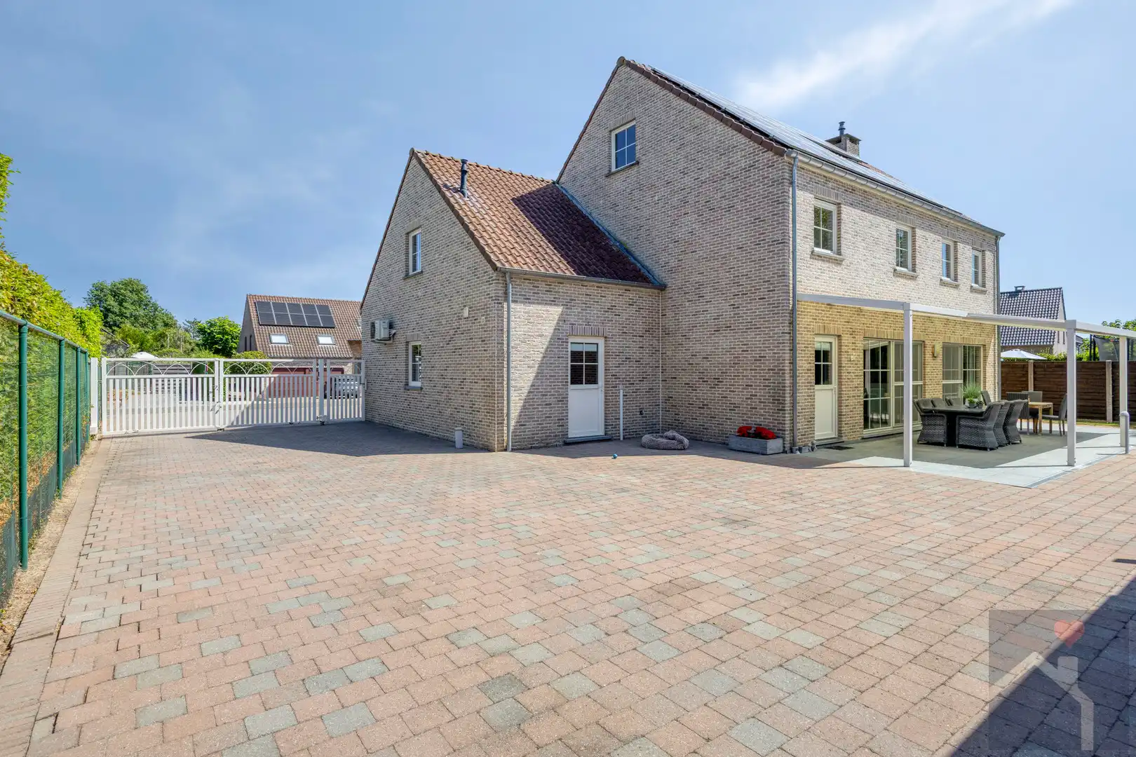 🐴 WONEN MET JE PAARDEN AAN HUIS? DIT IS ER ÉÉN OM TE BEKIJKEN! 🏡 foto 3