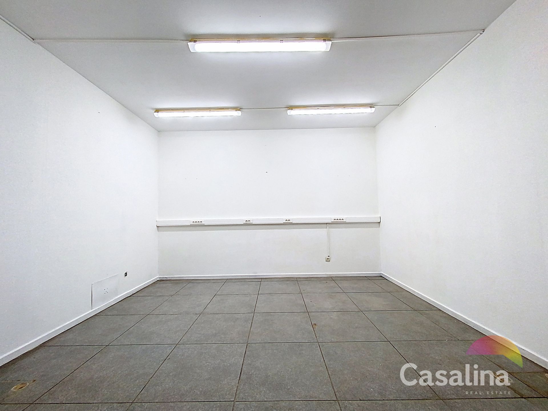 Commerciële ruimte van 104 m² - ideaal gelegen foto 8