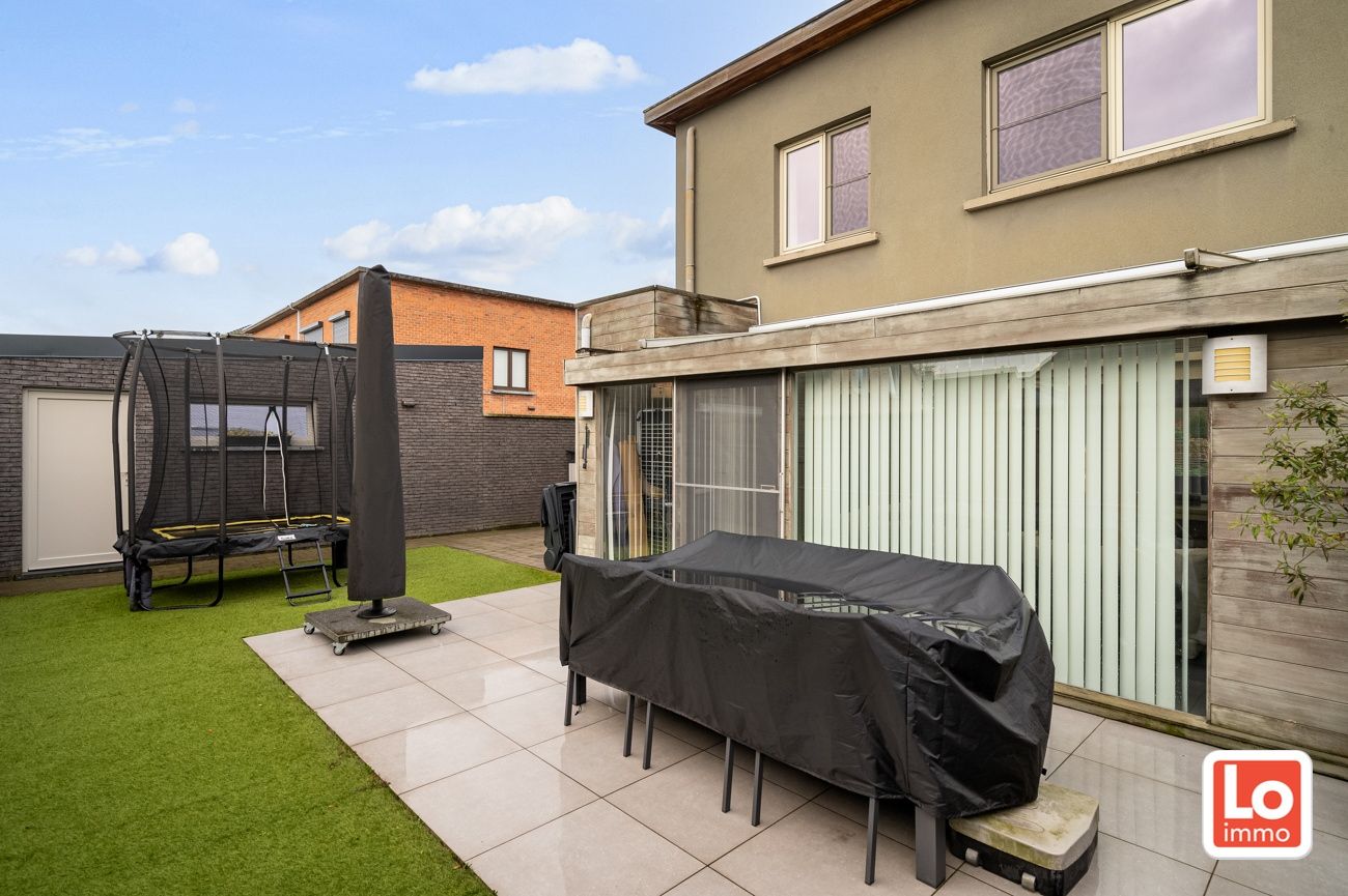 VERKOCHT!! Instapklare halfopen woning met afzonderlijke garage (incl. laadunit) in het hart van Lochristi! foto 17