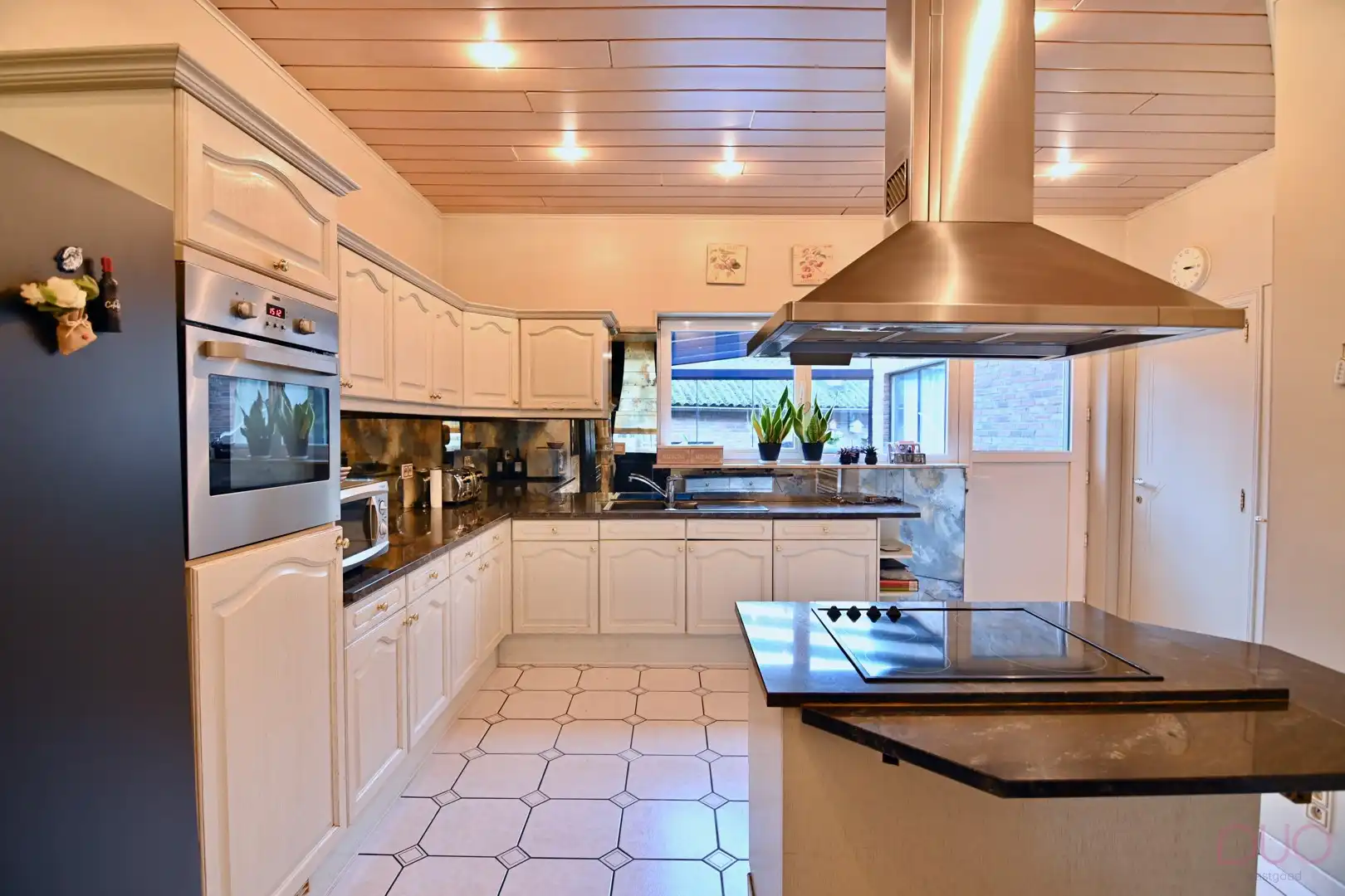 Groot handelspand met aparte ingang, bovenliggende woning en inpandige garage foto 17