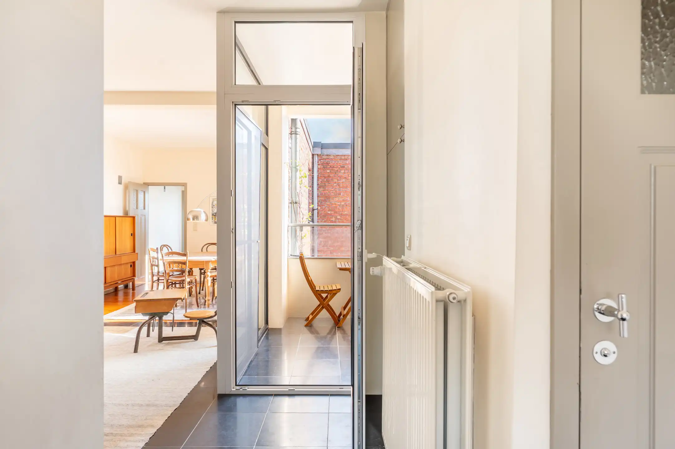 Charmant lichtrijk appartement met terras foto 9