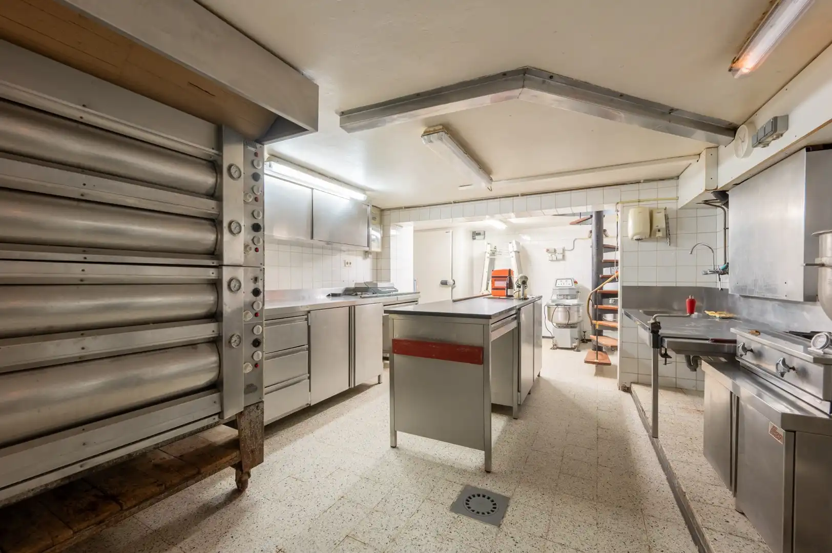 Veelzijdige handelsruimte op zonnige toplocatie! foto 10