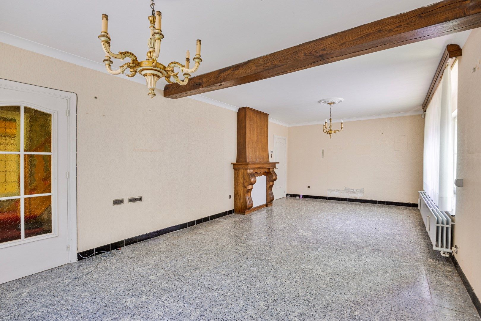 TE RENOVEREN WONING MET 4 SLAAPKAMERS, GESLOTEN GARAGE, WERKRUIMTE OP EEN PERCEEL VAN 817 M²!    foto 4