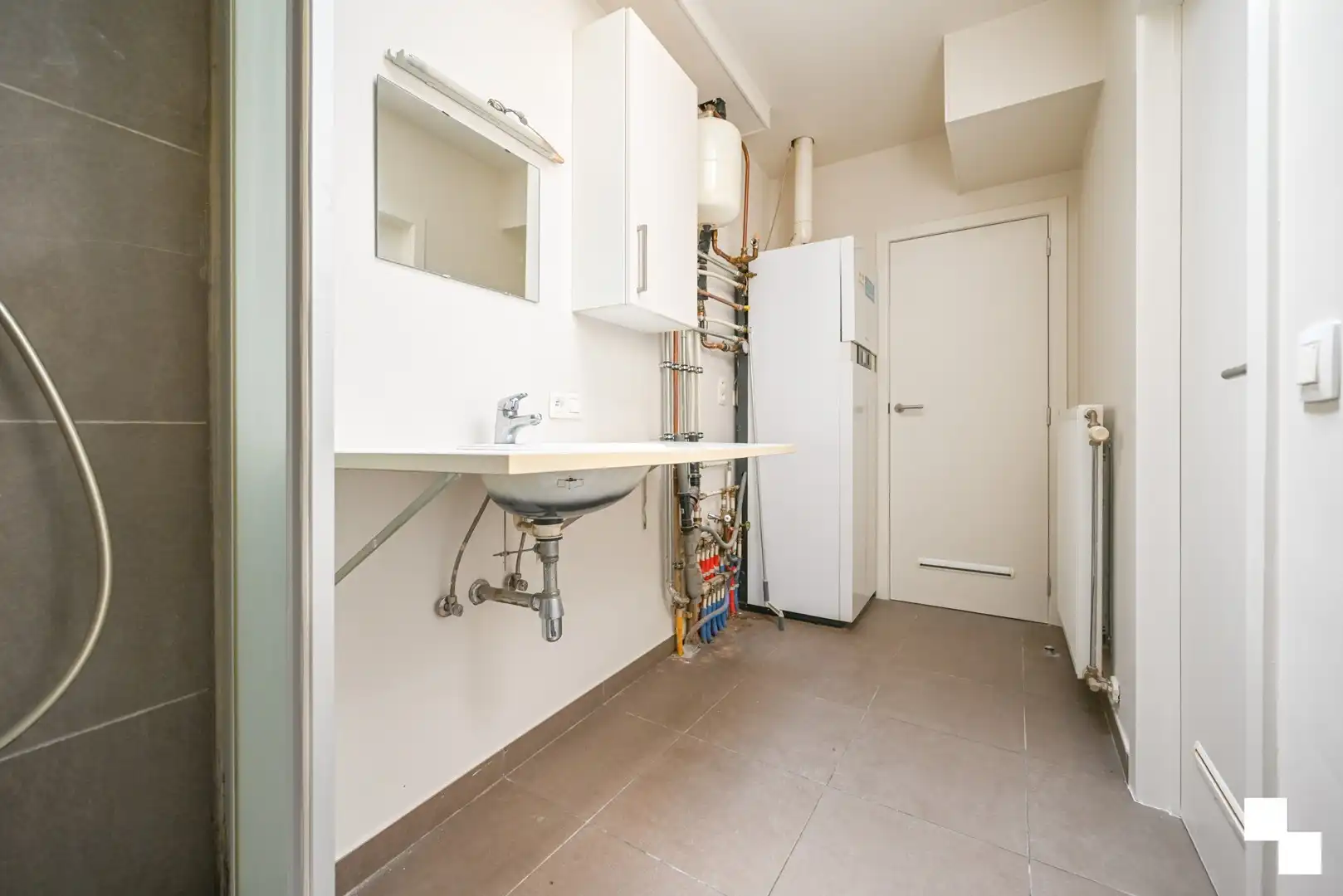 Instapklare woning met twee slaapkamers nabij centrum Izegem foto 9