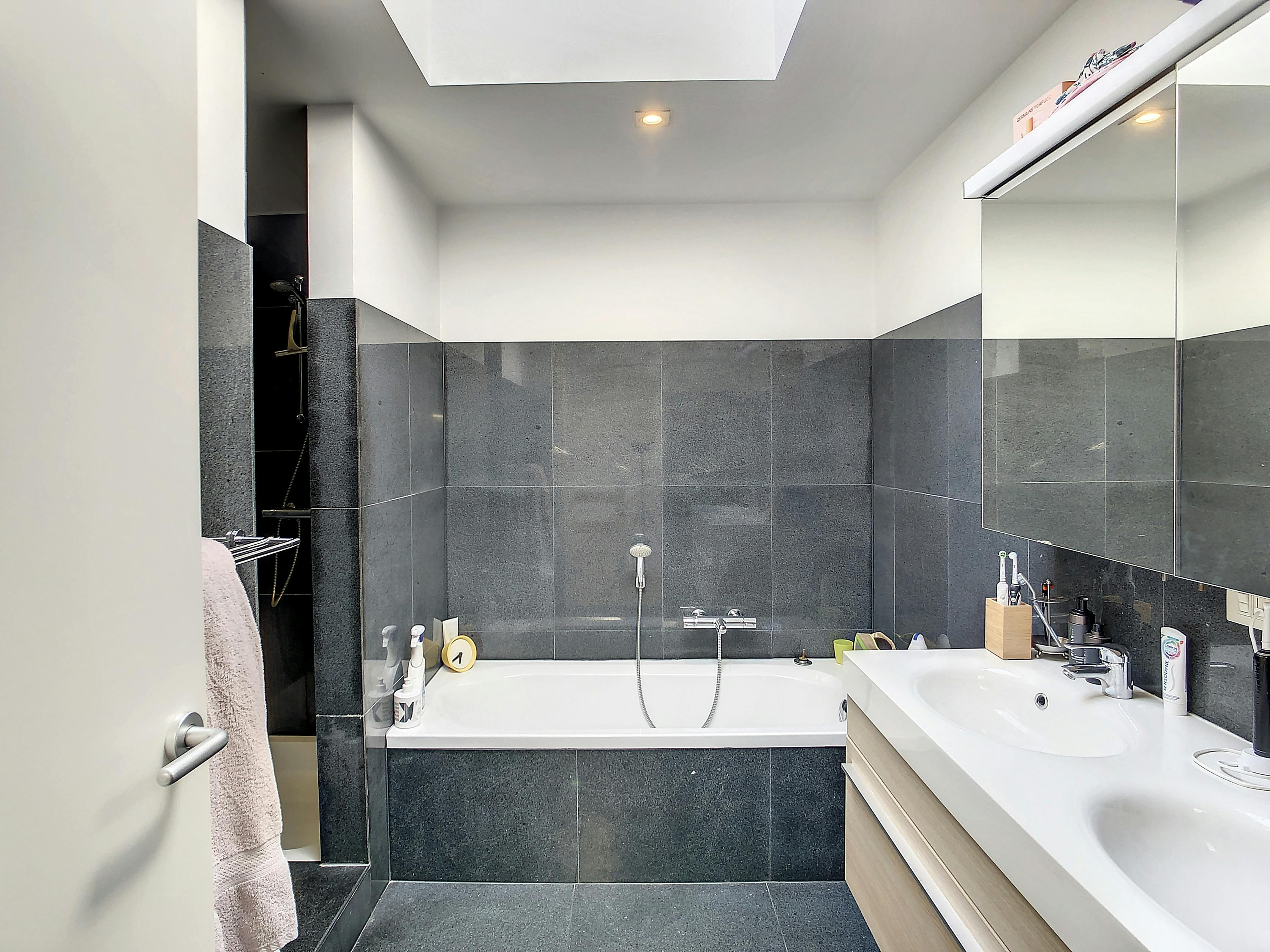 Recente woning (200m²) met 4 kamers te huur in Kortrijk foto 14