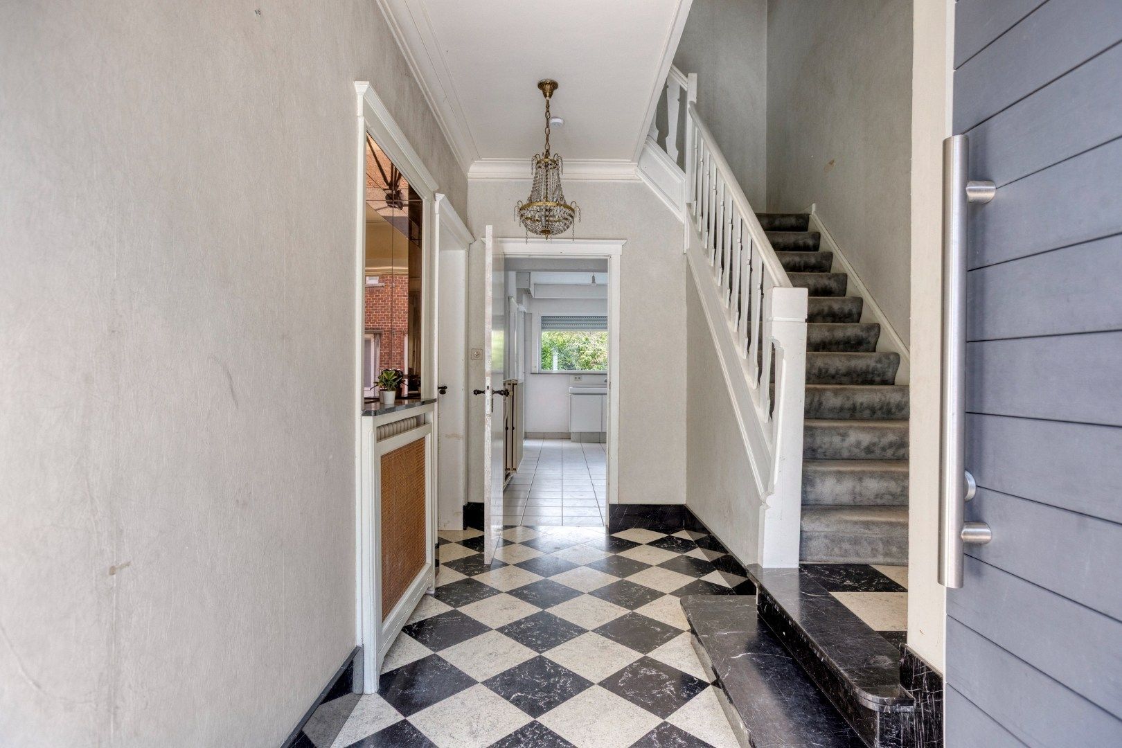 Leuke, halfopen woning met 3 slaapkamers, garage en tuin! foto 2